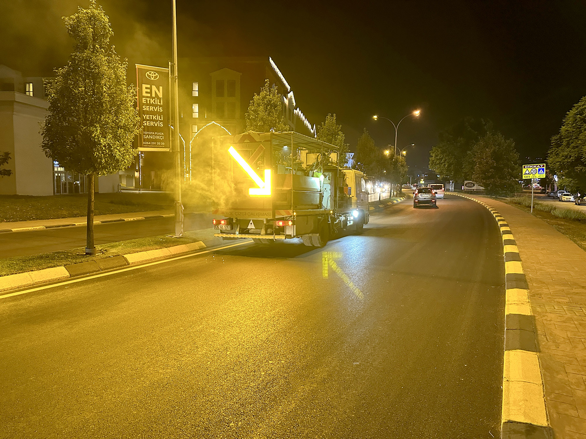 Büyükşehir Mehmet Akif Ersoy caddesinde işlemleri tamamladı