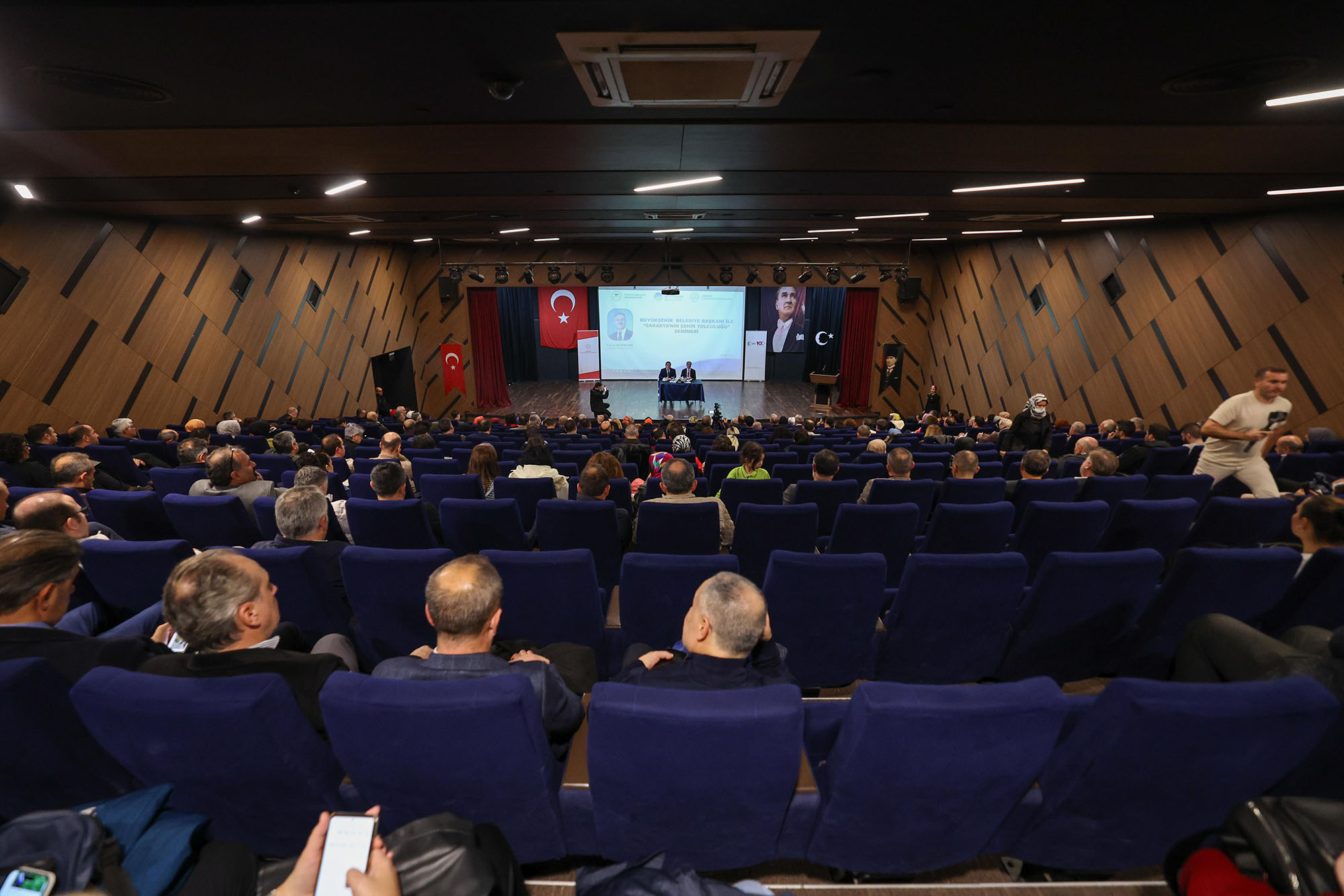 “İnşa edilecek yeni ve güçlü Sakarya’da gençlerimiz kendi hikâyesini yazacak”