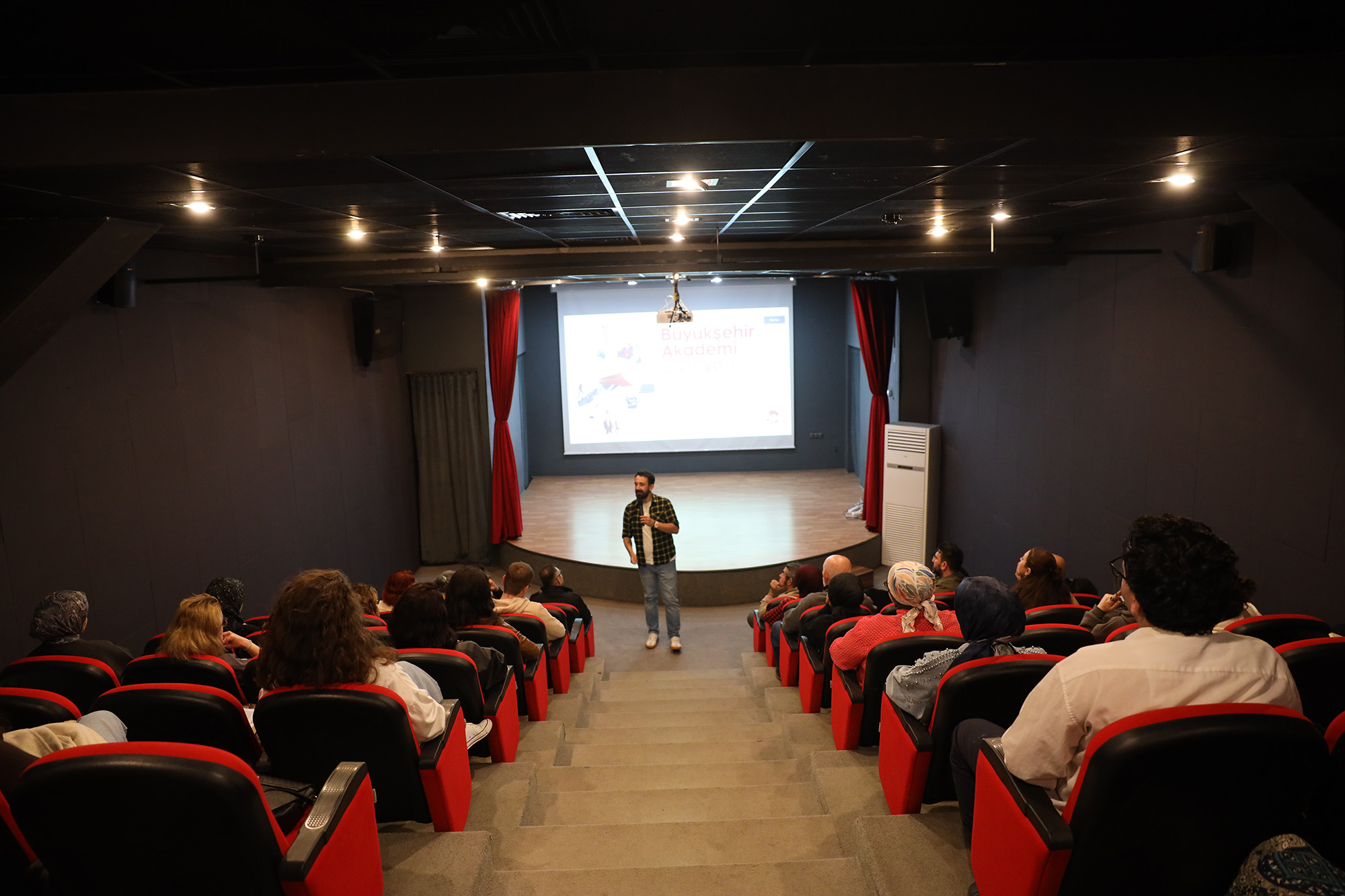 “Sinema, modern insanın en büyük zaferlerinden biri sayılır” 