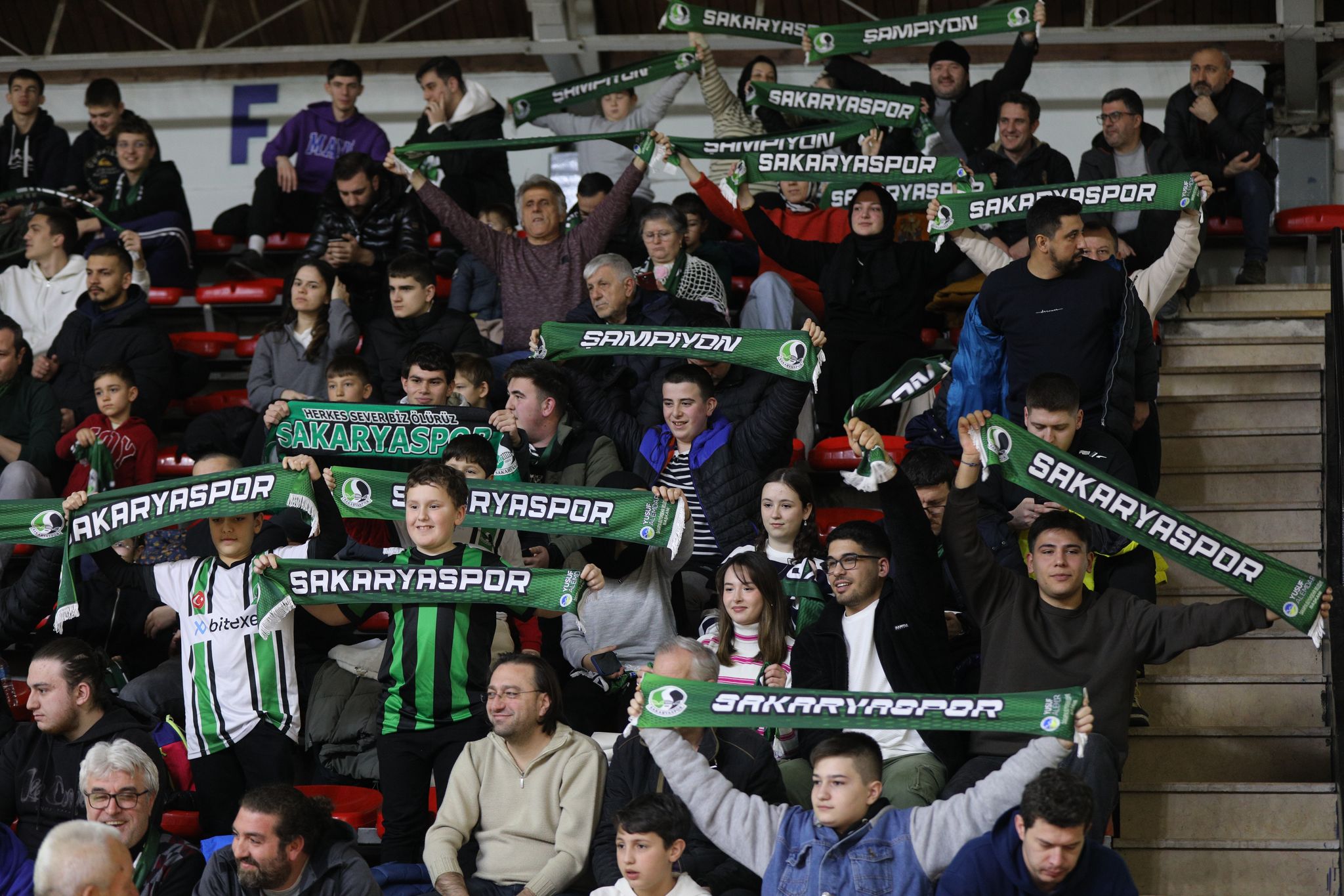 Dev adamların Play-Off’ta yine en büyük gücü taraftarı olacak