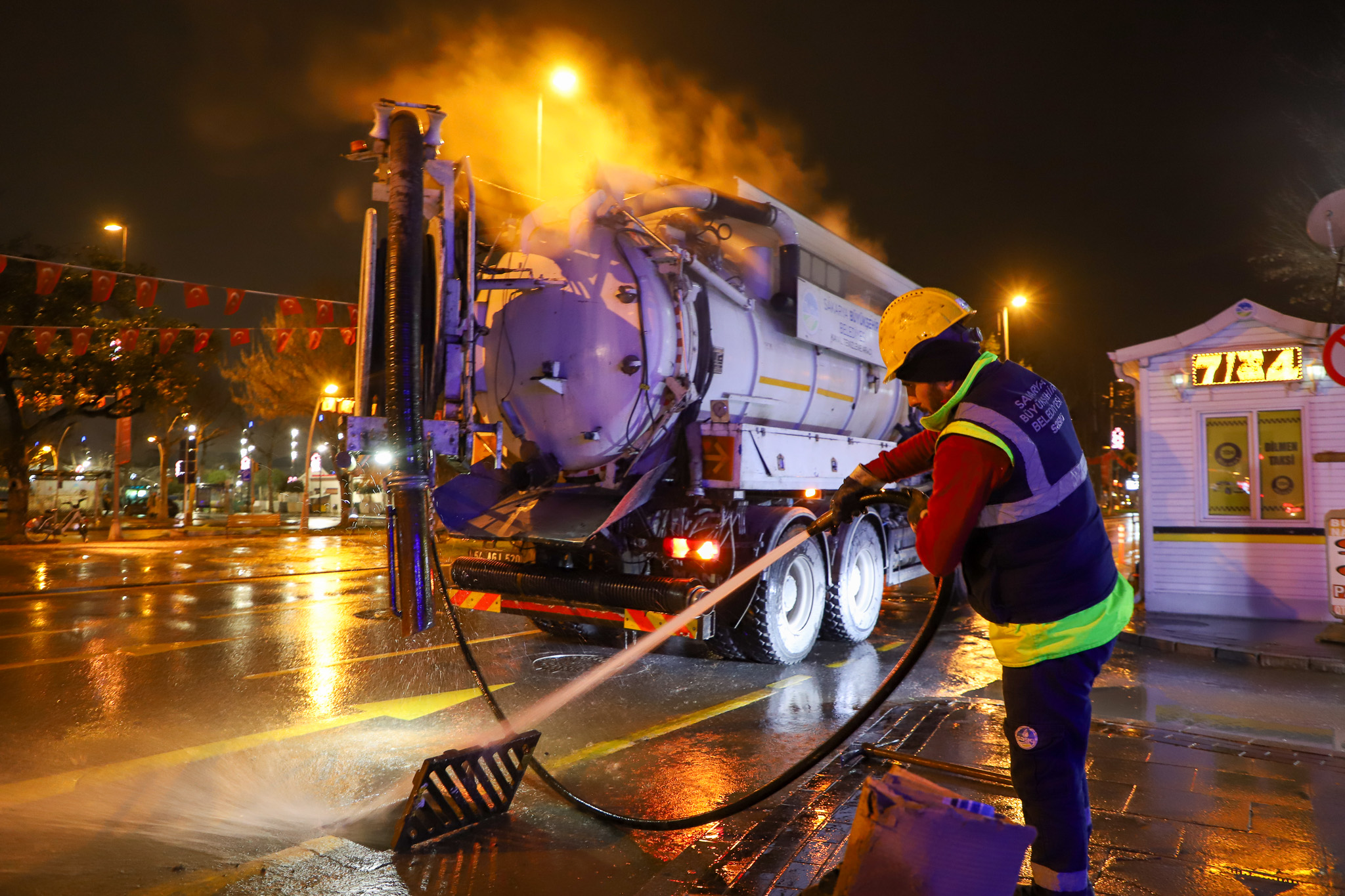 Temizlik ve bakım çalışmaları ile yağmur suyu hatları güvenli hale getirildi