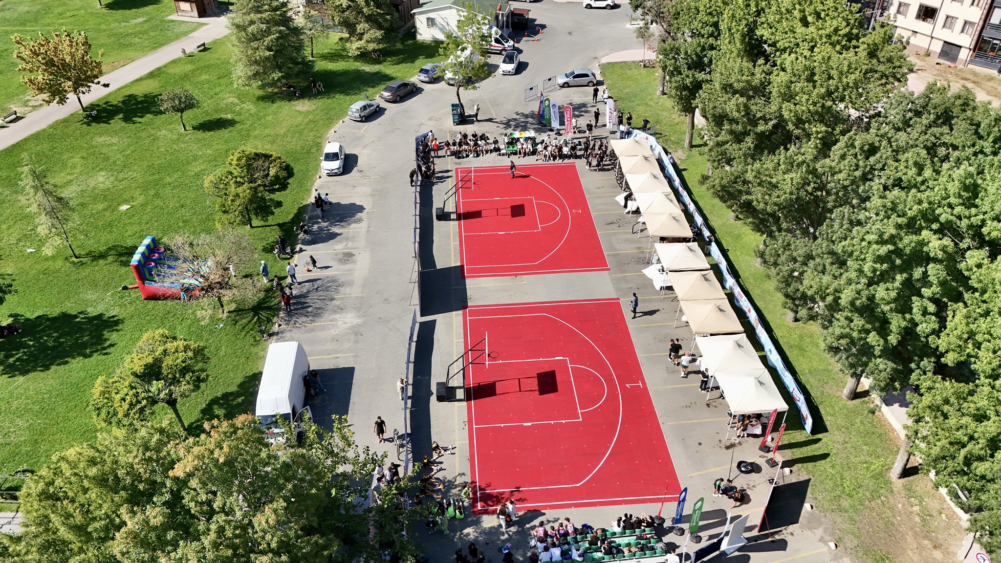 Sokakta basketbol şöleni: Tribünler doldu, heyecan zirve yaptı