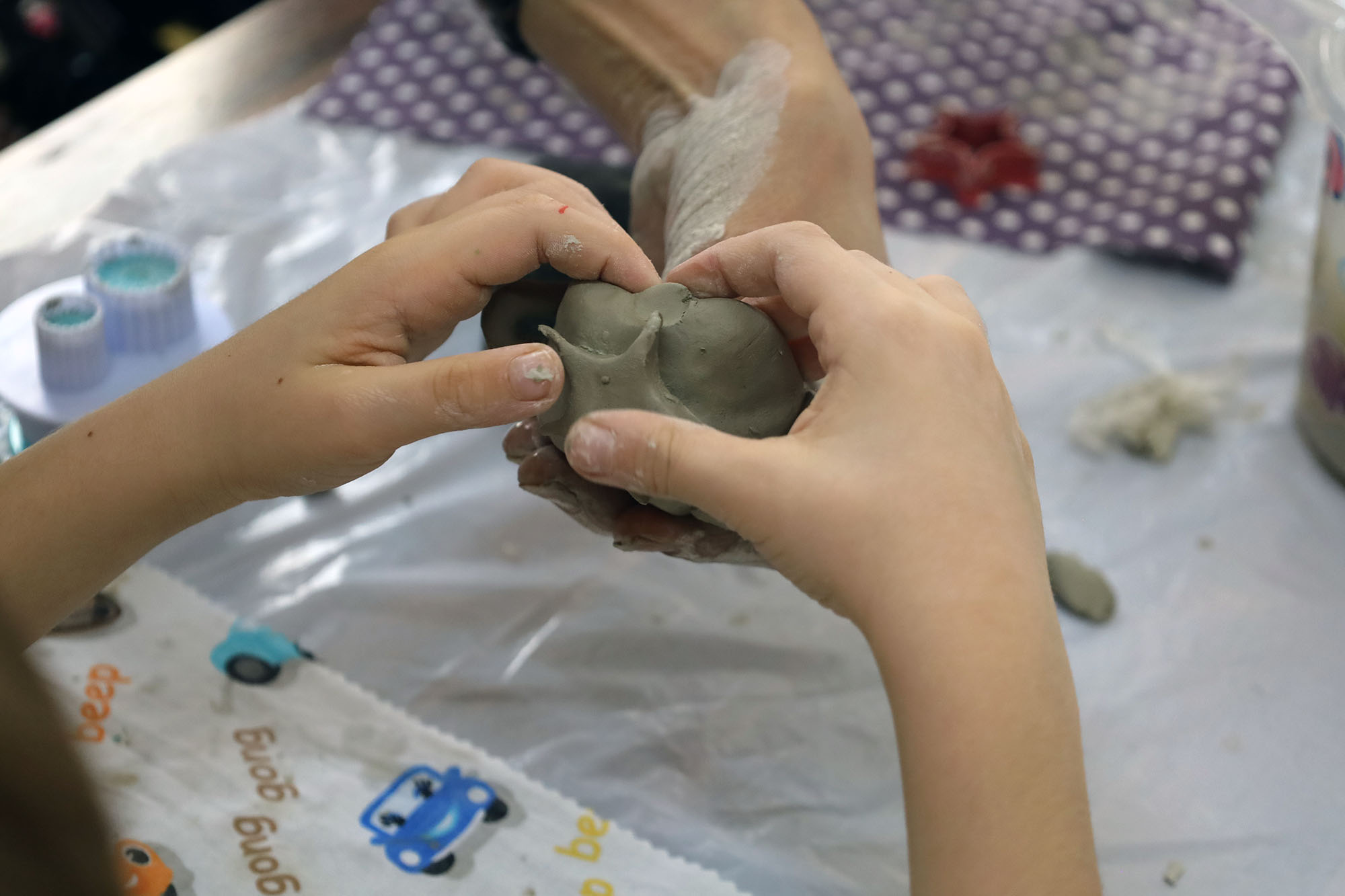 SAMEK atölyelerinde minikler seramikle, gençler tezhiple tanıştı