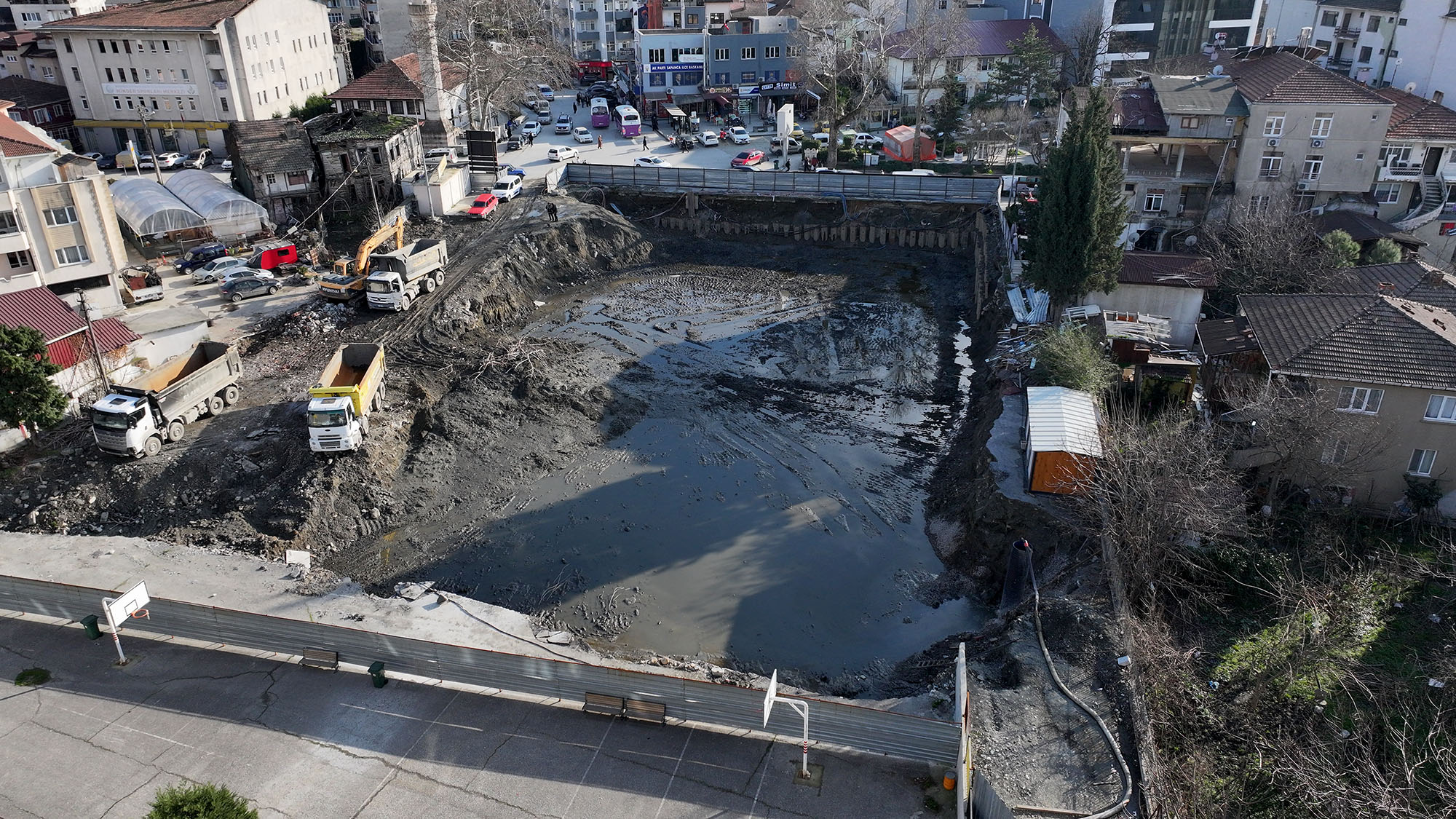 Sapanca meydan projesinde zemin iyileştirme çalışmaları tamamlandı