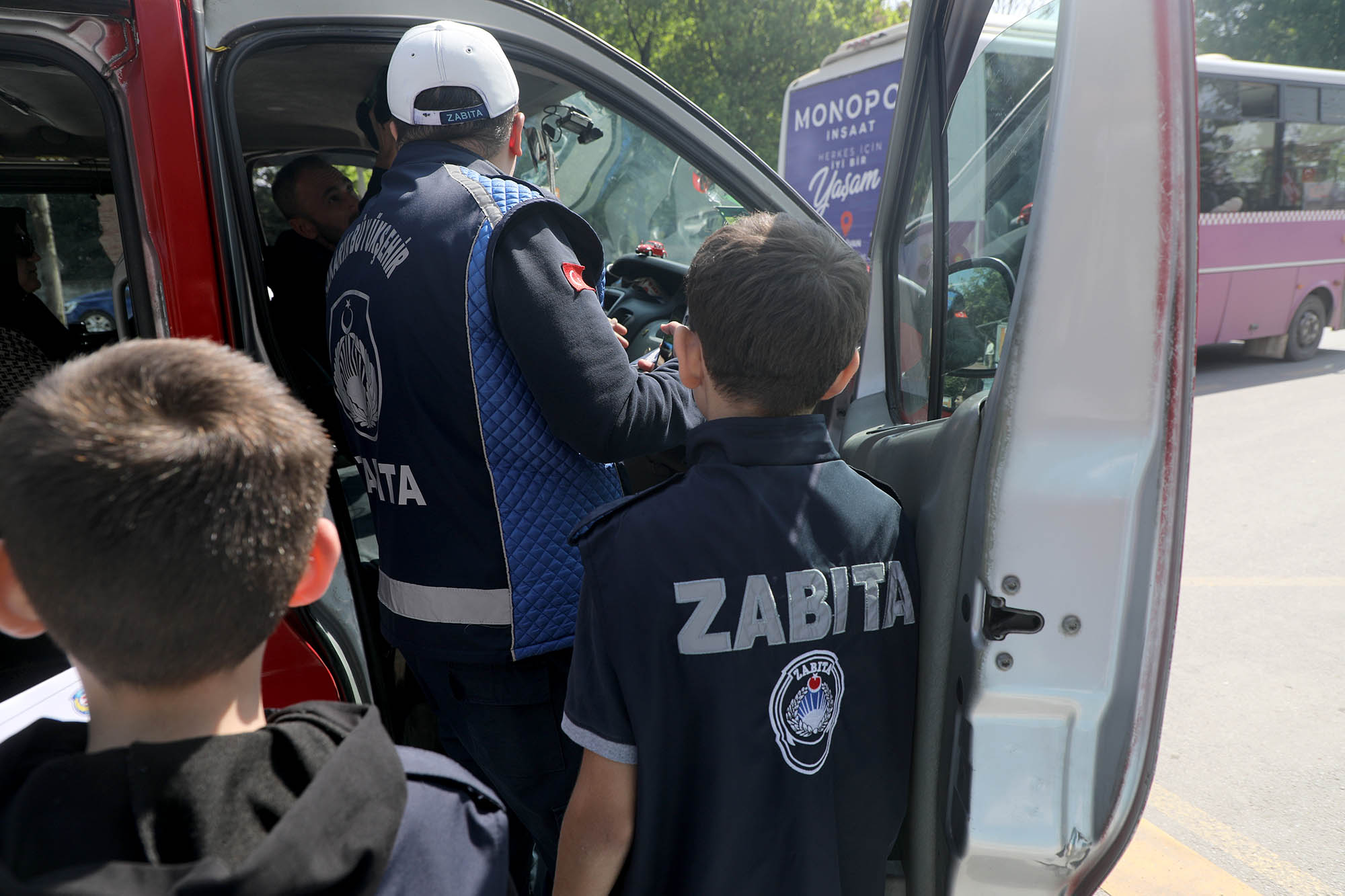 23 Nisan’da denetimleri minik zabıtalar yaptı