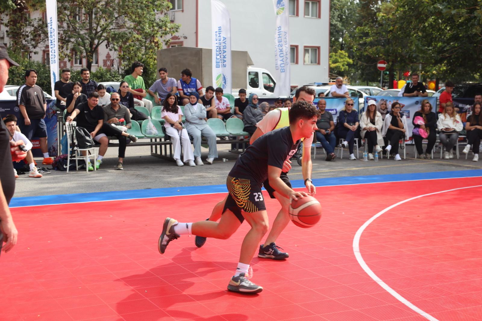 Aziz Duran Parkı’nda 3x3 sokak basketbolu şöleni: 250’den fazla sporcu parkede ter döktü