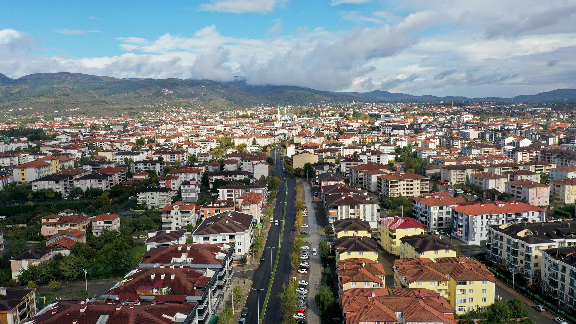 Hendek’te 3 mahalleyi bağlayan hat sil baştan: Büyükşehir tablo gibi işledi