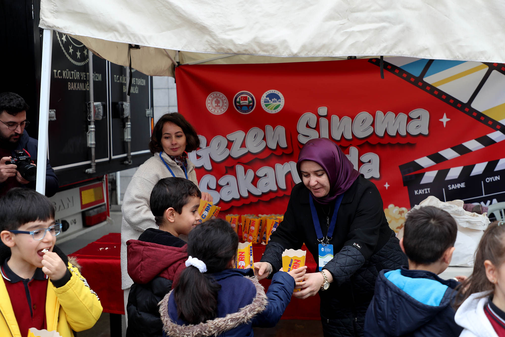 Gezen Sinema Tırı çocukları beyaz perdeyle buluşturuyor