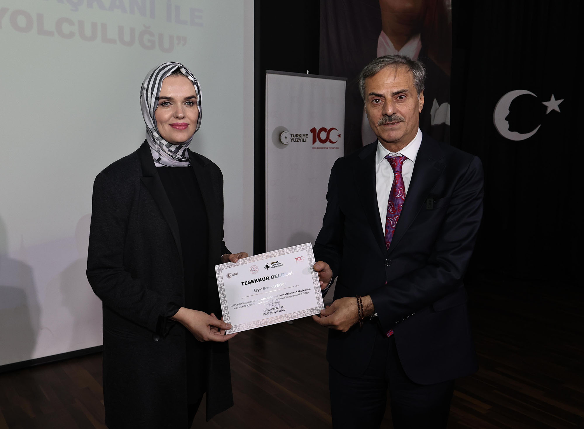 “İnşa edilecek yeni ve güçlü Sakarya’da gençlerimiz kendi hikâyesini yazacak”