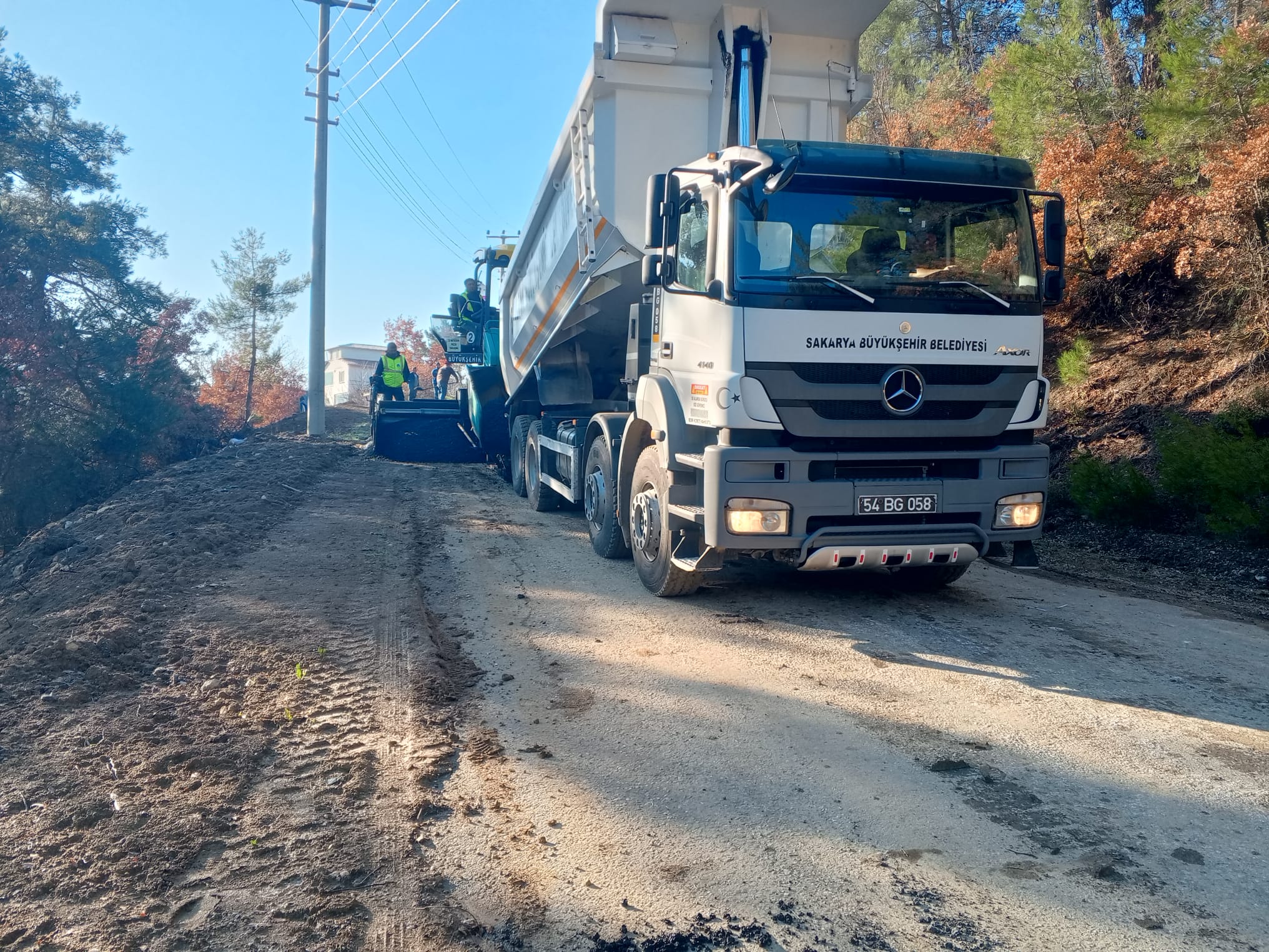 Büyükşehir’den şehrin en uzak noktasında asfalt atağı