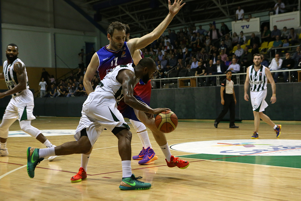 Büyükşehir Basket Lidere Geçit Vermedi