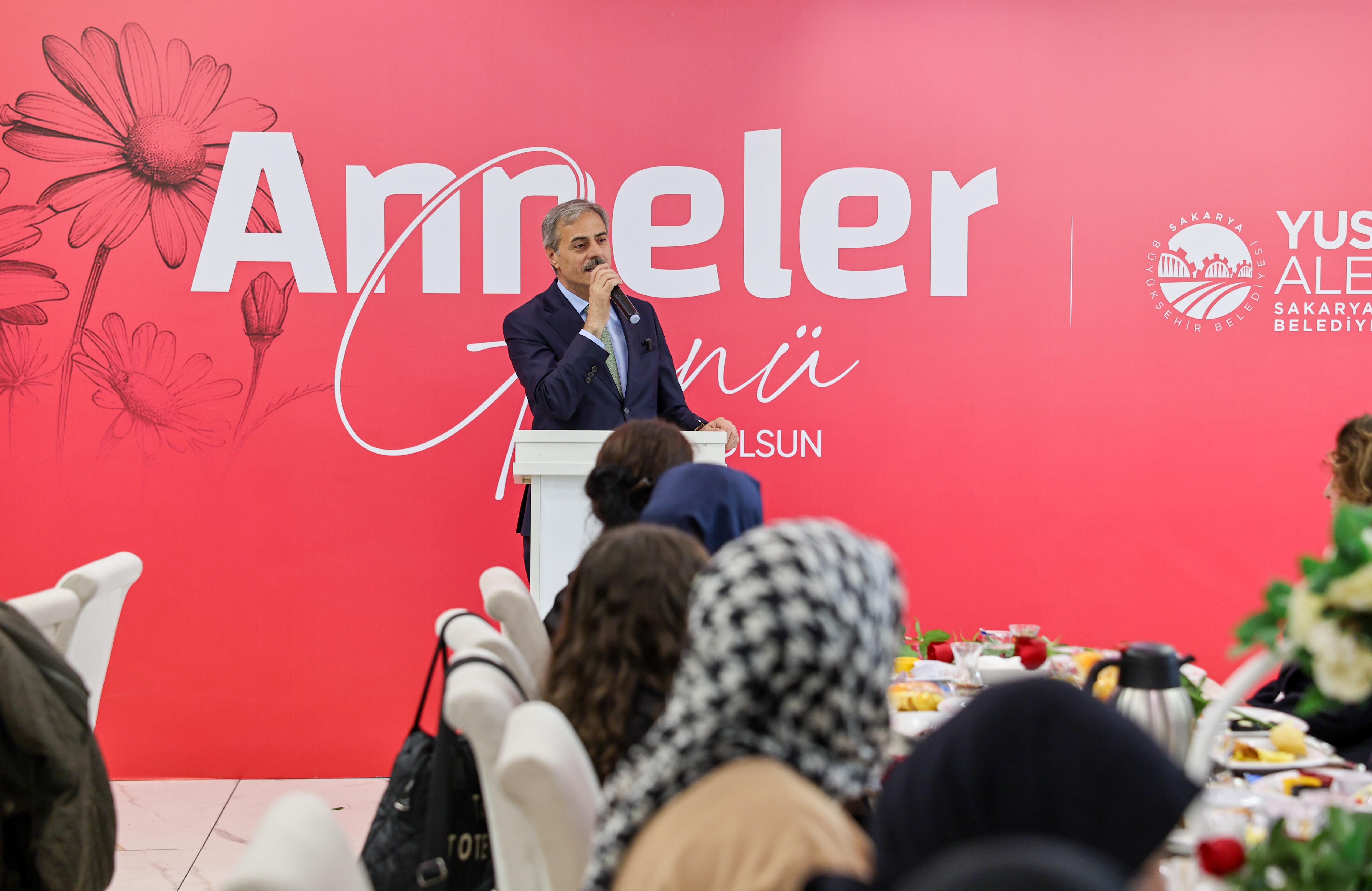 “Merhametin ve fedakârlığın adı annelerimize bir ömür adasak az gelir”