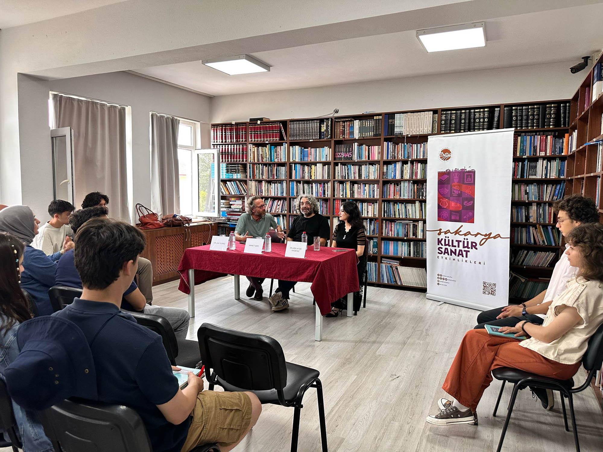 Şiirin en güzel dizeleri liselere taşındı: Şairler Sakarya’da öğrencilerle buluştu