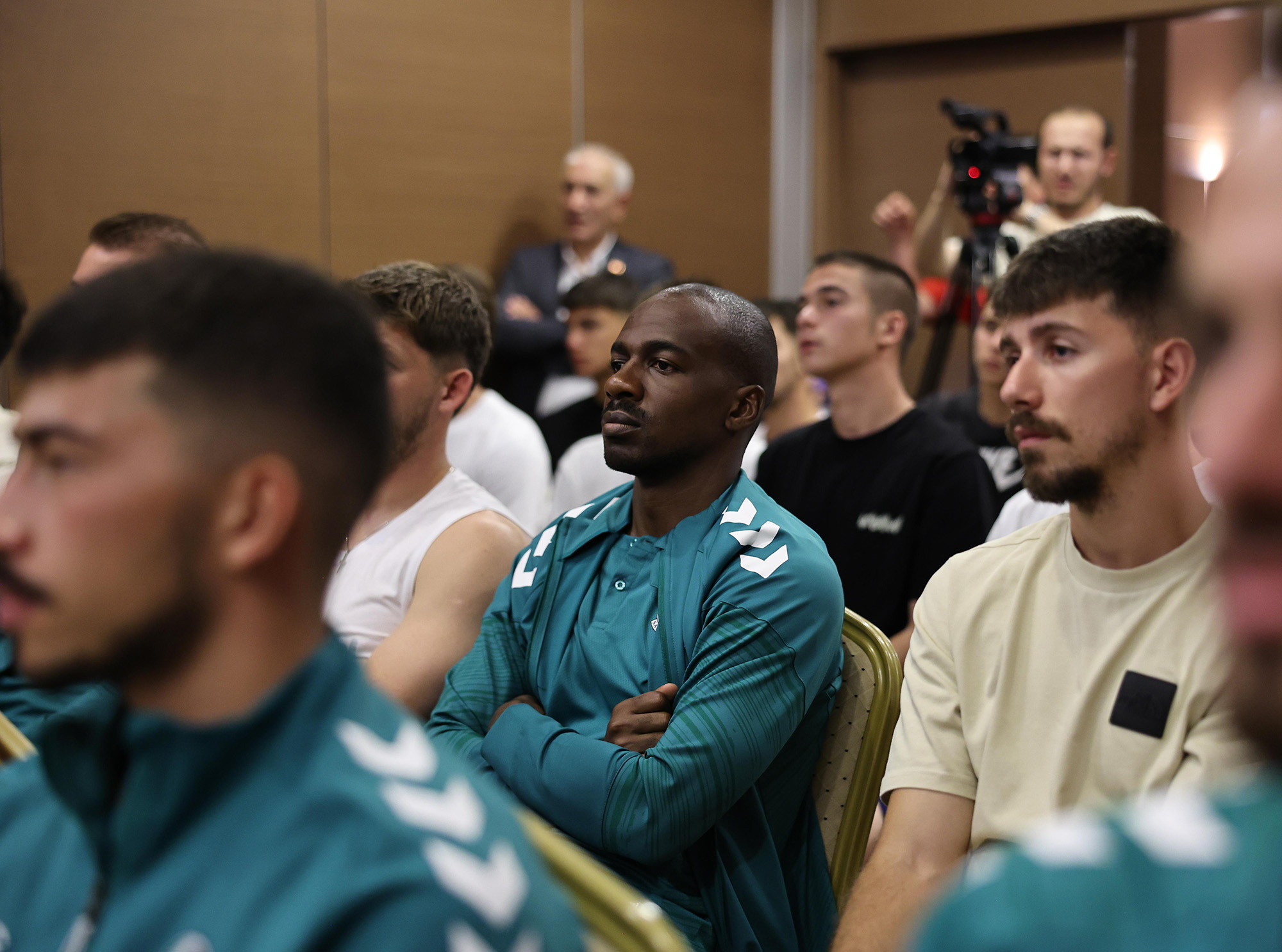 Yusuf Alemdar’dan Bolu kampında önemli mesajlar: “Sakaryaspor bir ruh işidir, sevdadır ve her sorun kenetlenmeyle aşılır”