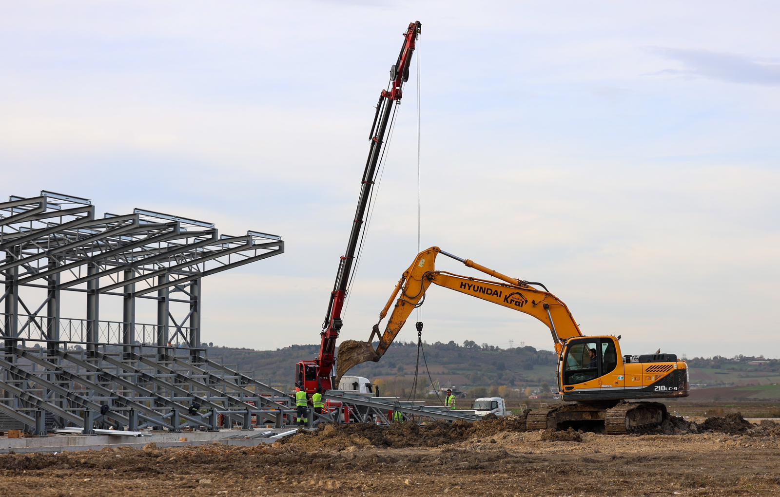 “Sakarya’nın her köşesinde gençlerimiz için spor tesisleri kazandırıyoruz”