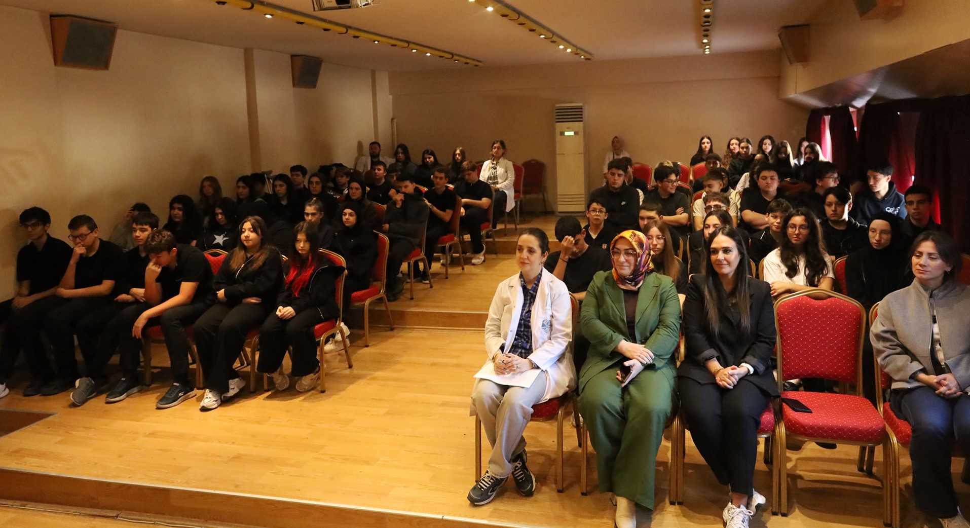 Şairler öğrencilerle en özel dizeleri paylaştı 