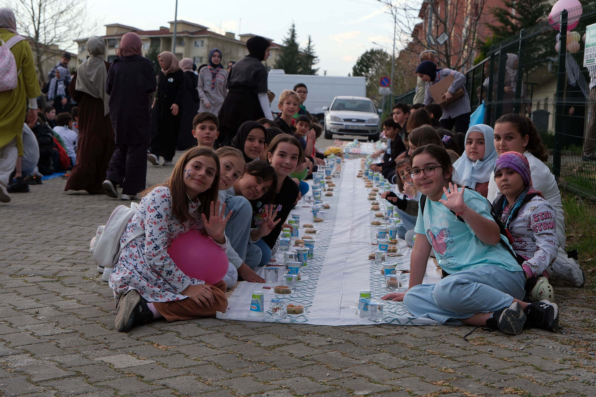 Sakarya’da Ramazan’ın neşesini şehrin dört bir yanına taşıyorlar: Gösteriler, oyunlar, ikramlar…