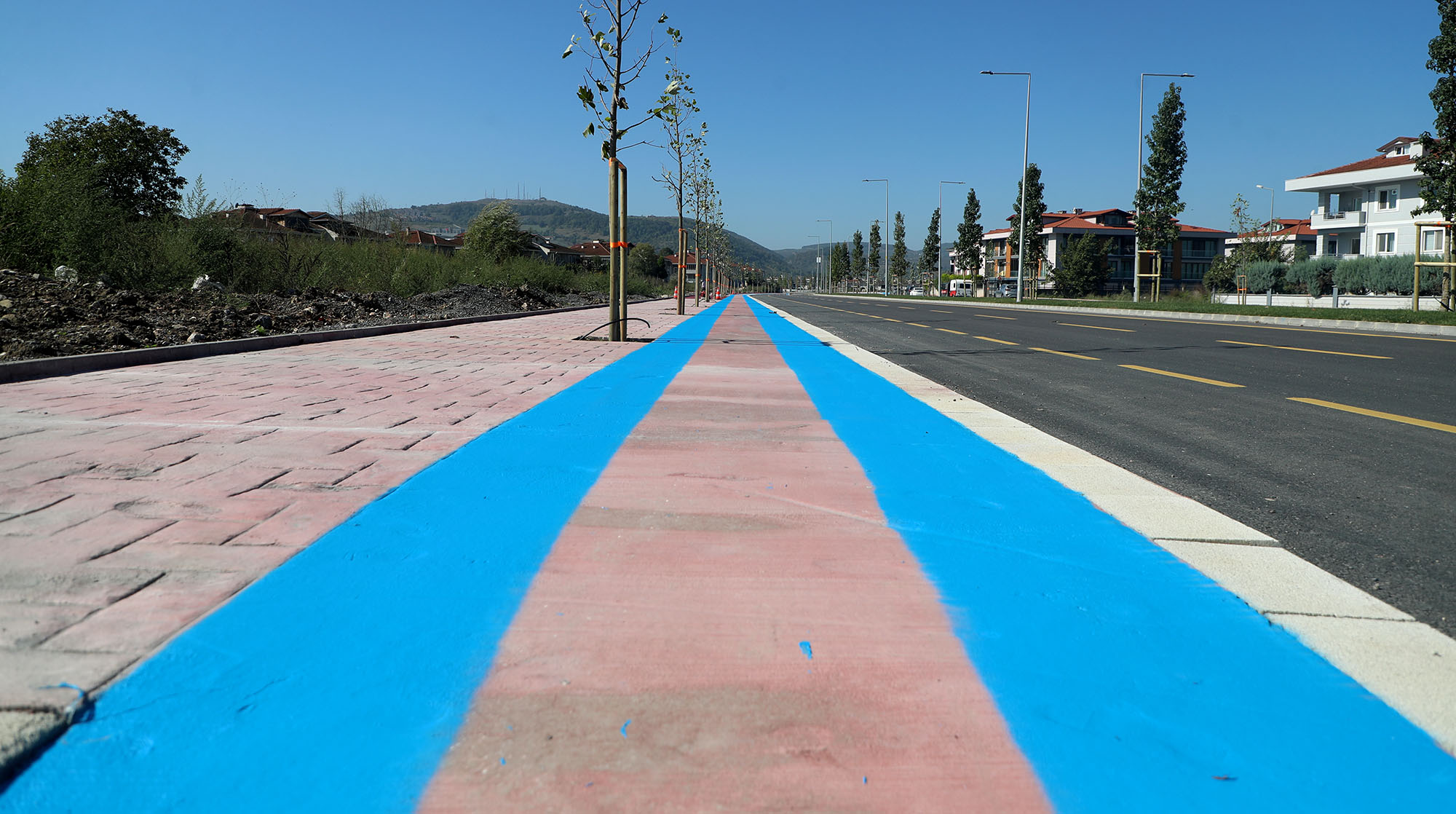 Yeni arterde bisiklet yolu da tamamlandı