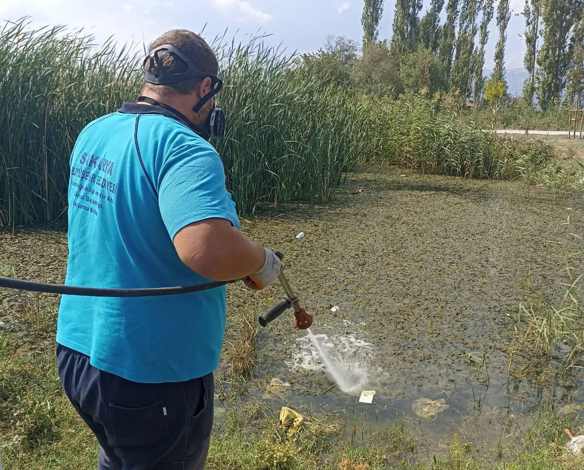 Büyükşehir’in müdahale timi her köşe başında haşereyle mücadelede