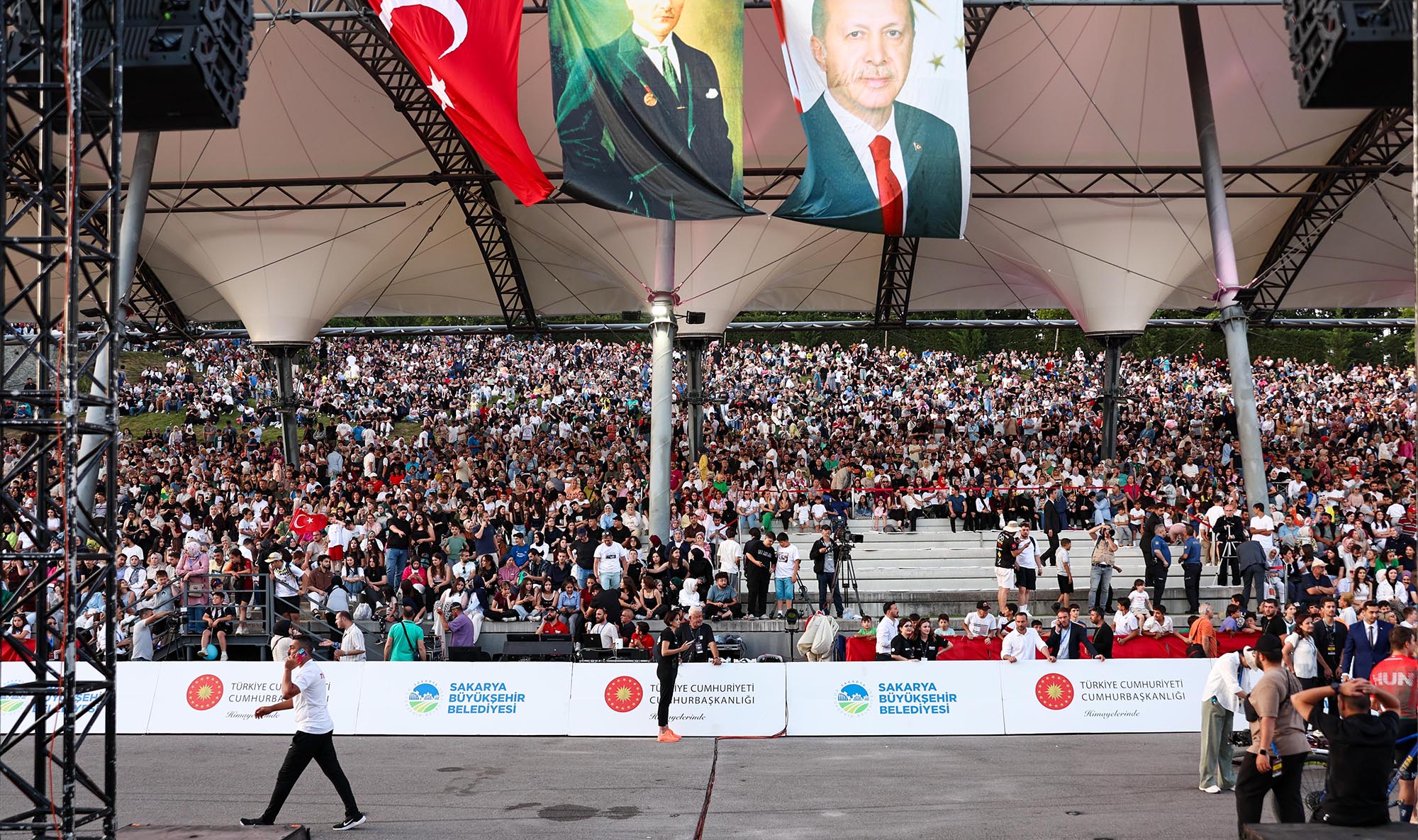 Nefesler tutuldu, binlerce kişi Sakarya’da dünya şampiyonası heyecanını yaşadı