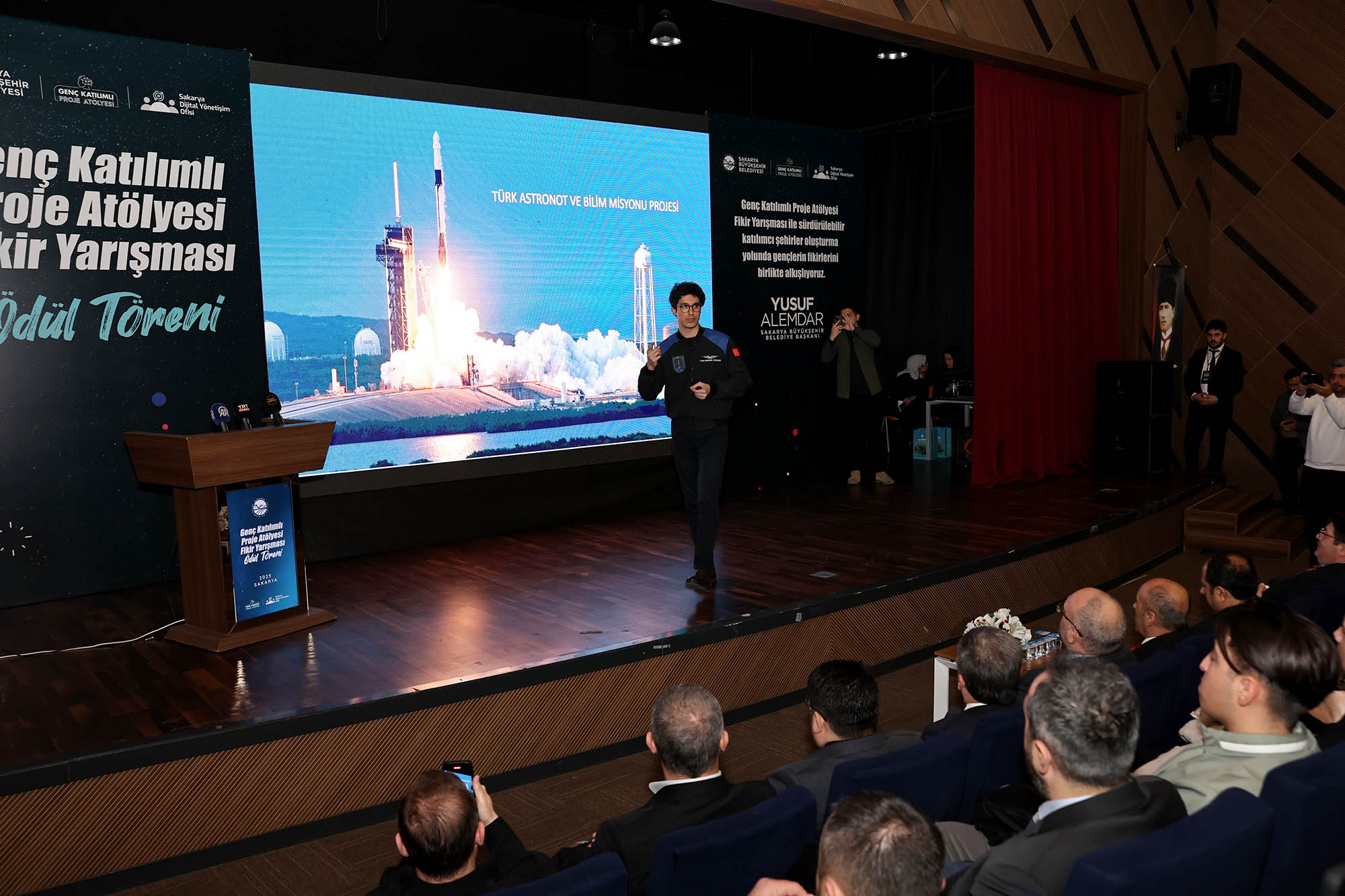 “Uzaydan dünyayı görmek tarifsizdi”