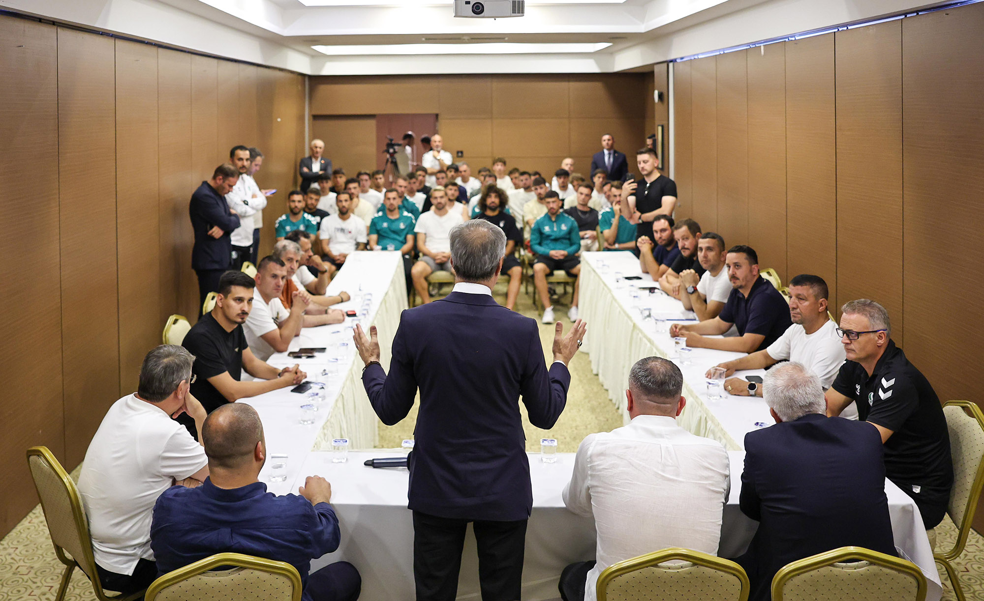 Yusuf Alemdar’dan Bolu kampında önemli mesajlar: “Sakaryaspor bir ruh işidir, sevdadır ve her sorun kenetlenmeyle aşılır”