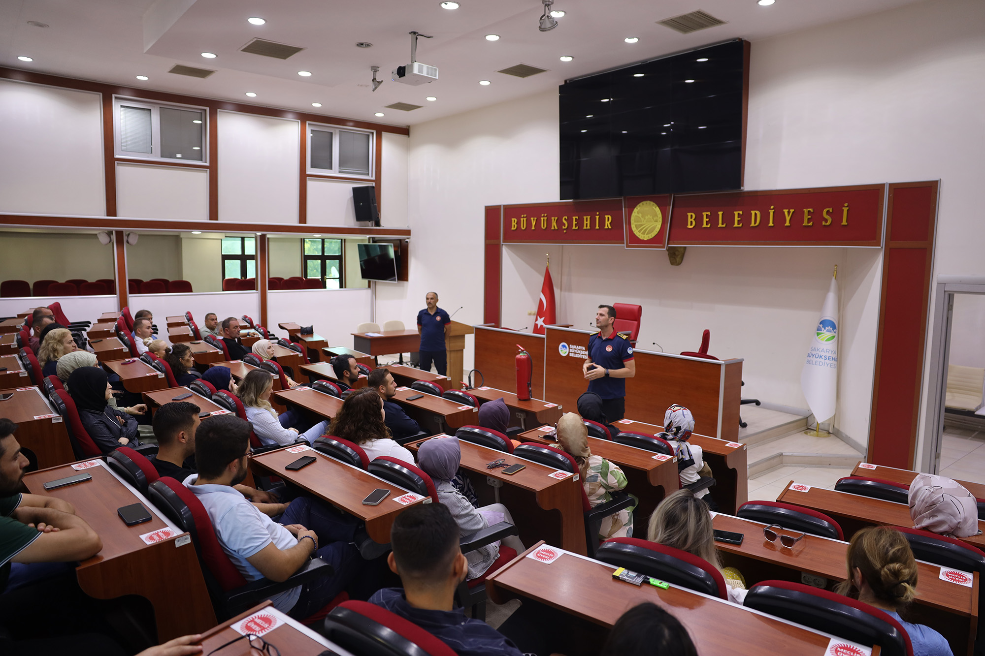 Büyükşehir çalışanlarına yangına karşı uygulamalı eğitim