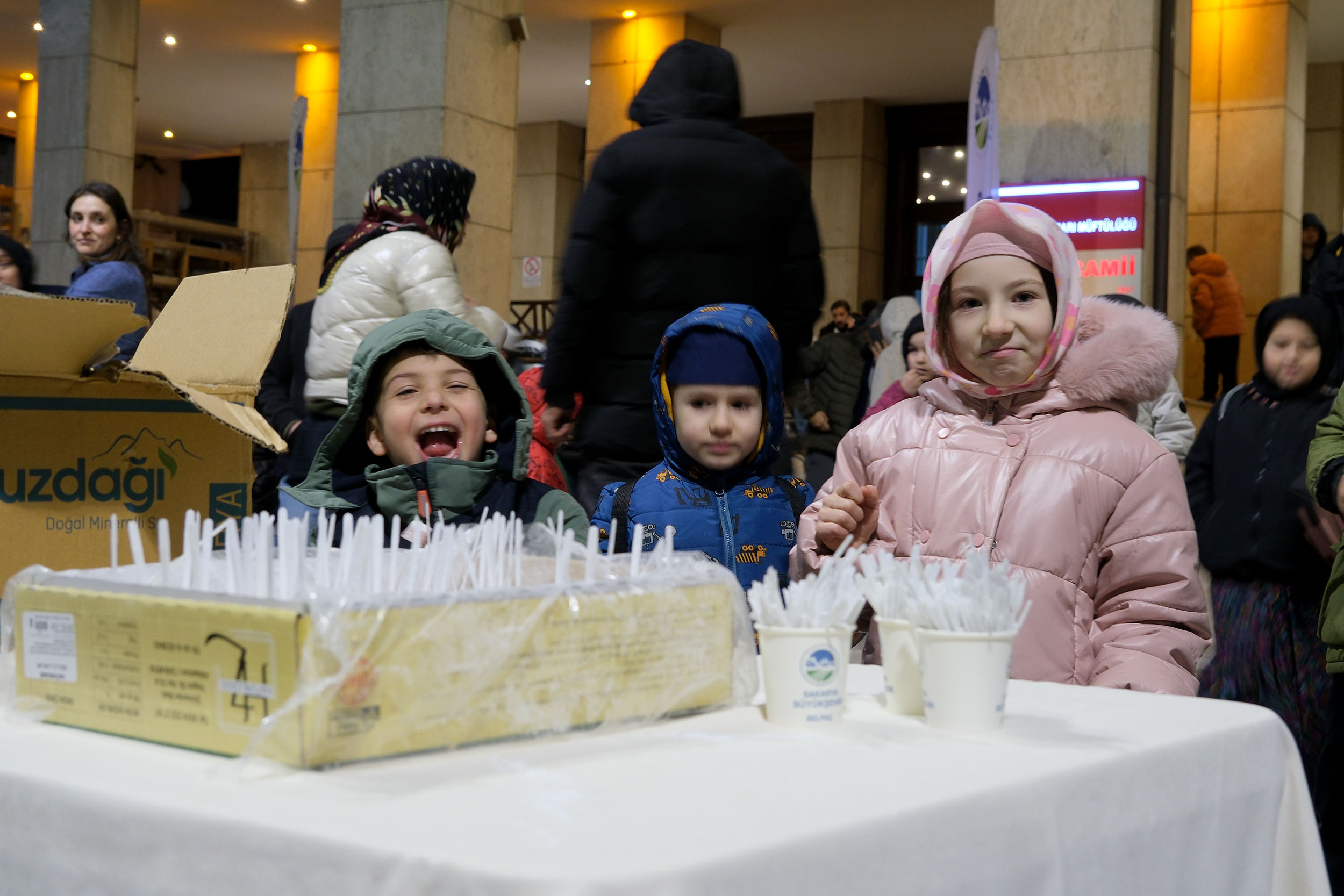 Çocuklarla Ramazan programı ilk haftasında 2 bin 500 çocuğa neşe saçtı