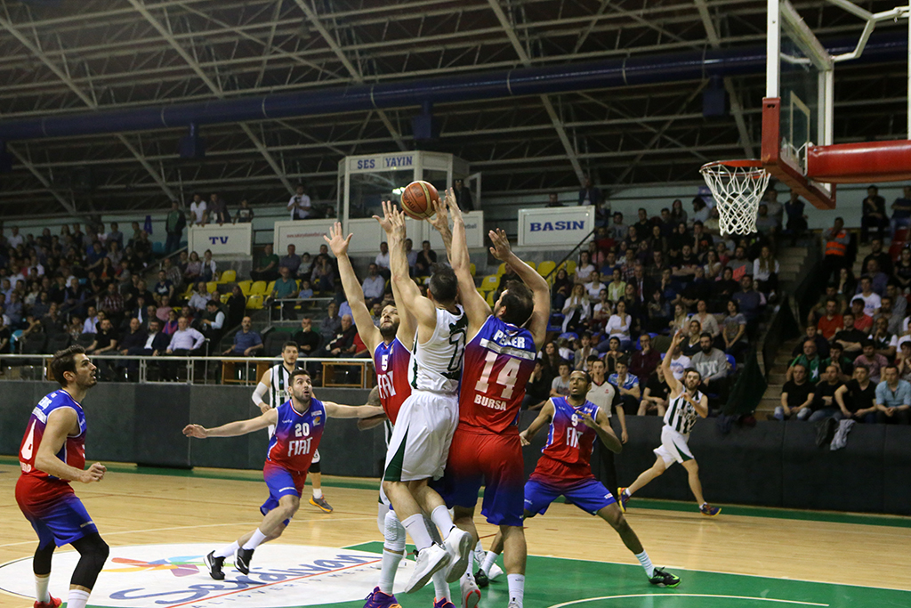 Büyükşehir Basket Lidere Geçit Vermedi