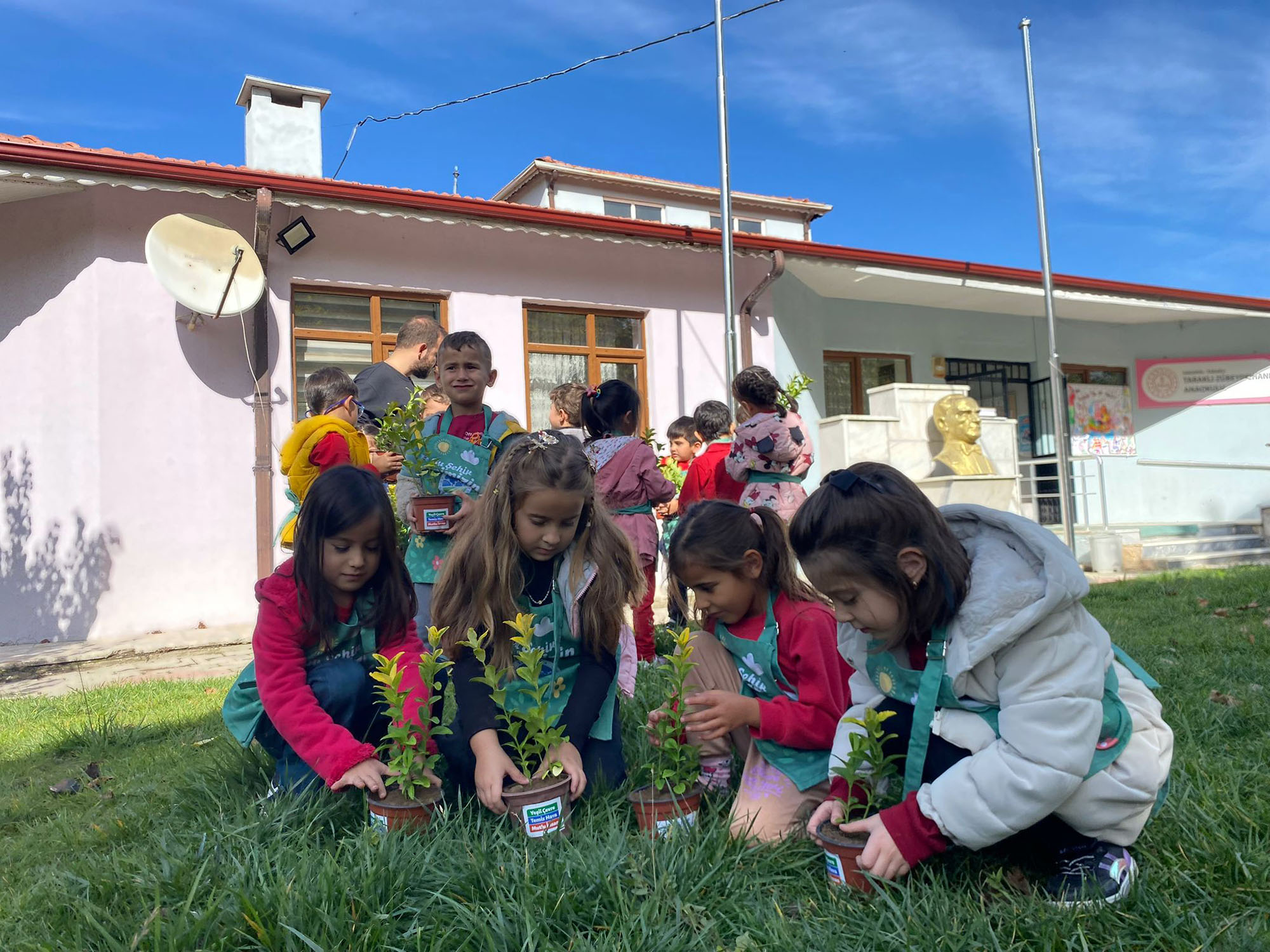 Toprağa dokunan minik eller Sakarya’da umudu ekti