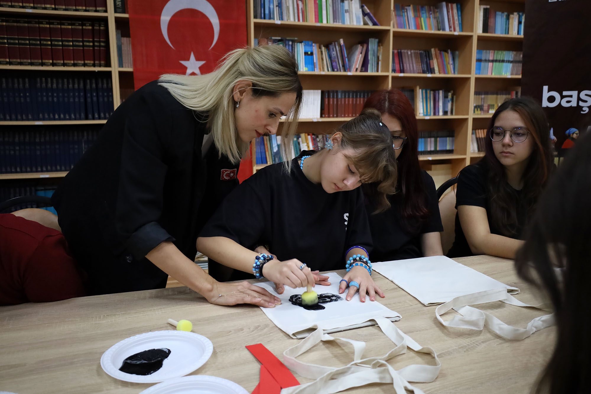 SAMEK’ten anlamlı etkinlik: Sakarya Anadolu Lisesi’nde 29 Ekim coşkusu