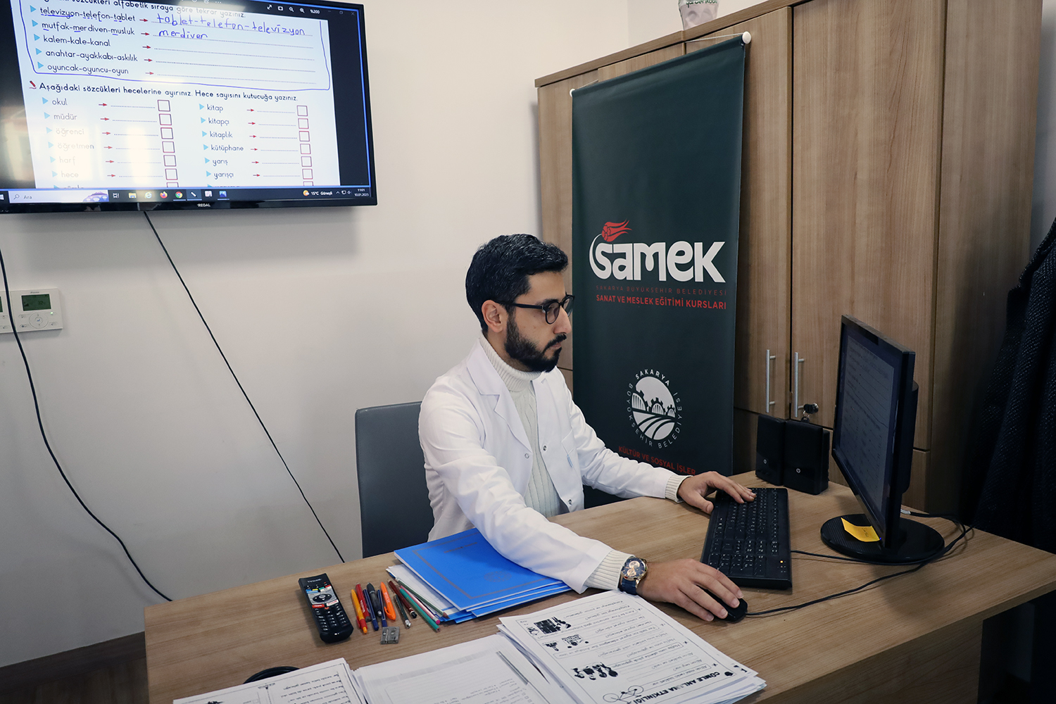 Farklı renk ve kültürlerden insanlar Türkçe’yi SAMEK’le öğreniyor