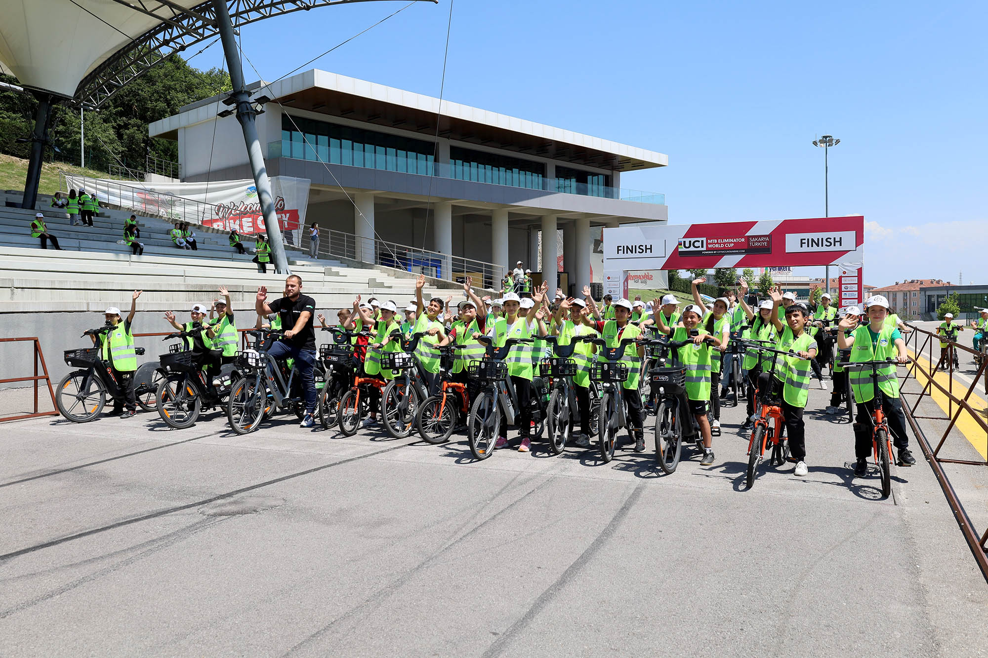 Dünya Bisiklet Günü’nde pedallar Filistinli çocuklar döndü