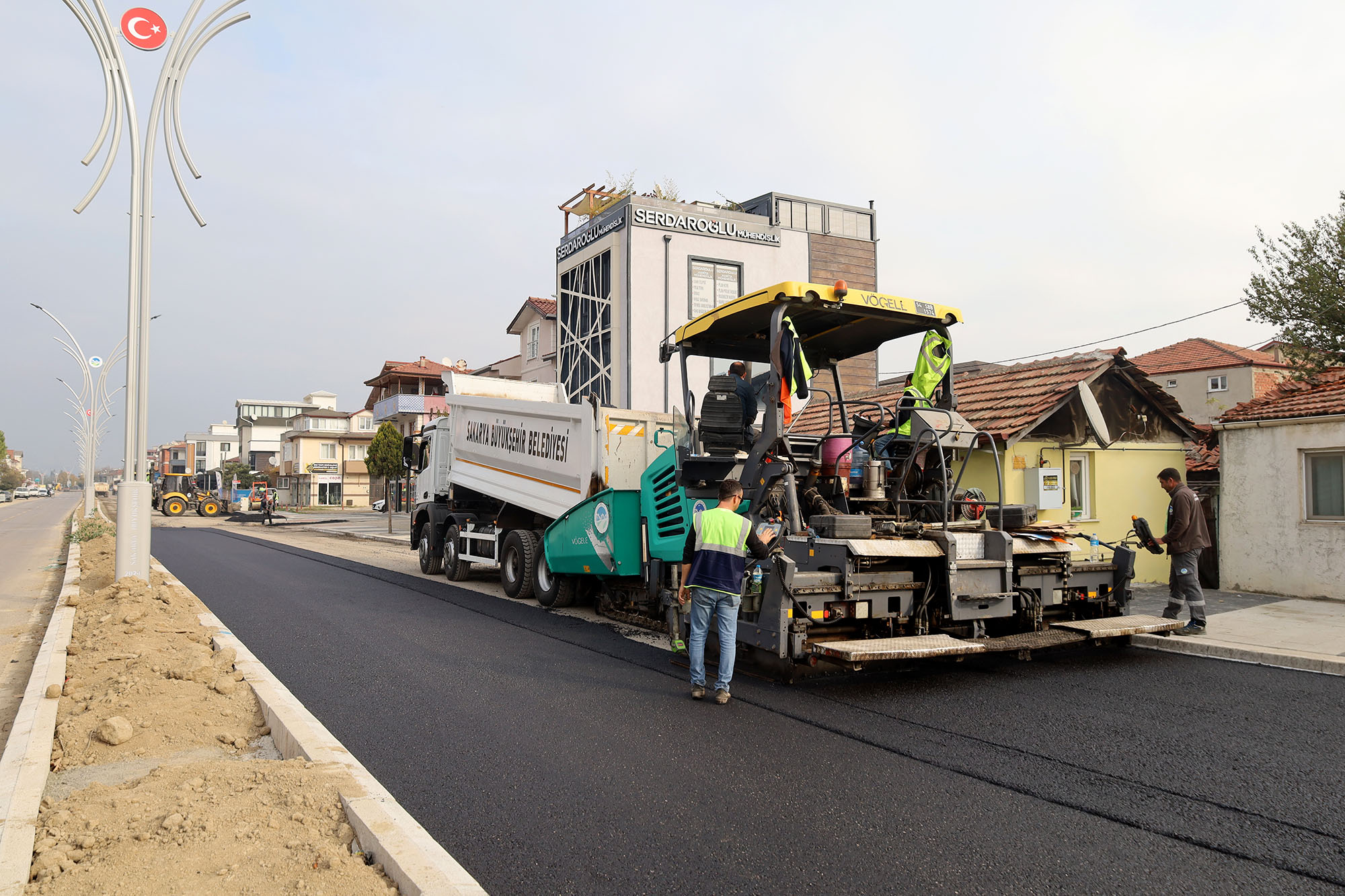 Ahmet Yesevi Caddesi Büyükşehir’in çalışmalarıyla modern bir yüz kazanıyor