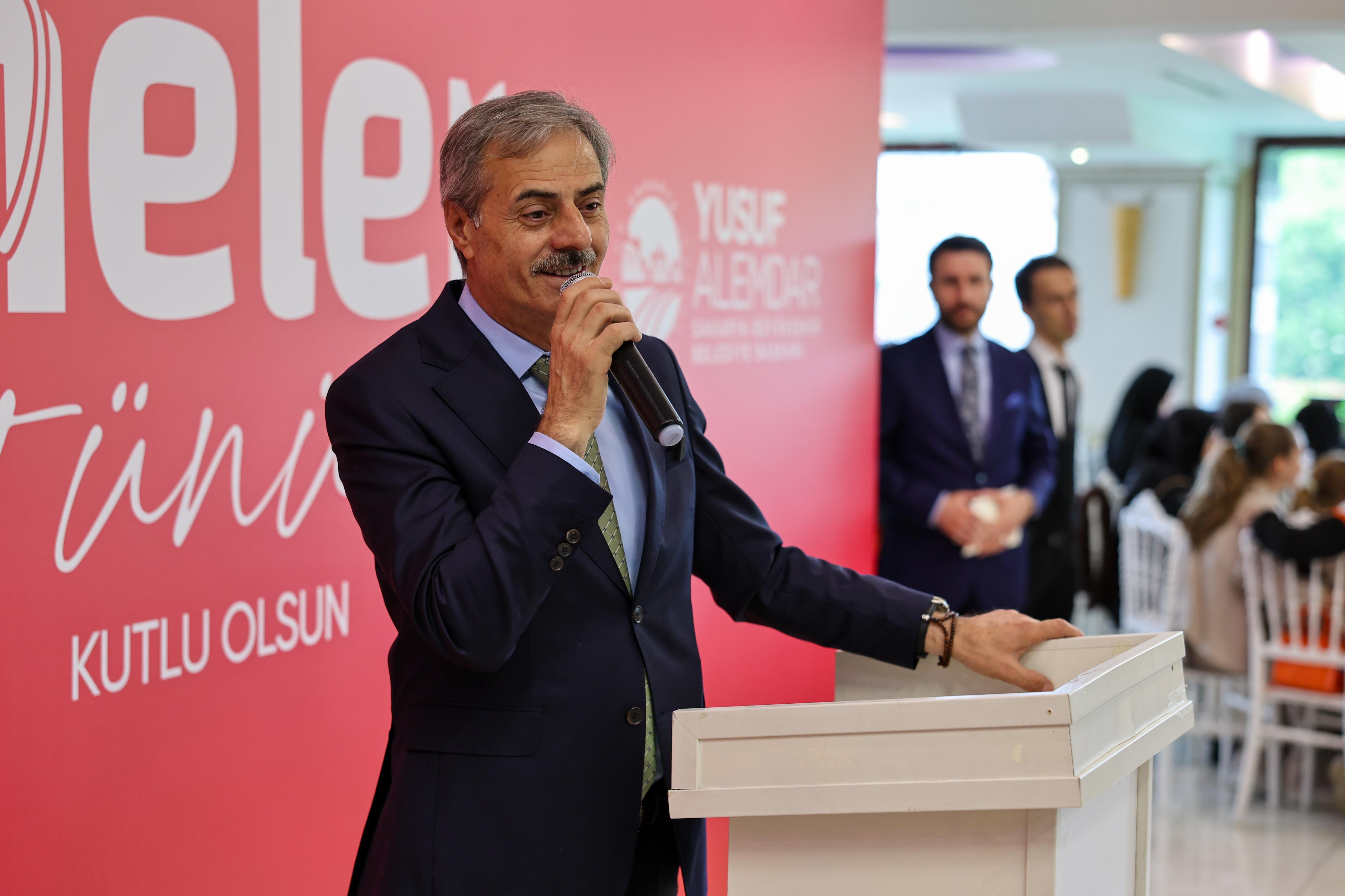 “Merhametin ve fedakârlığın adı annelerimize bir ömür adasak az gelir”