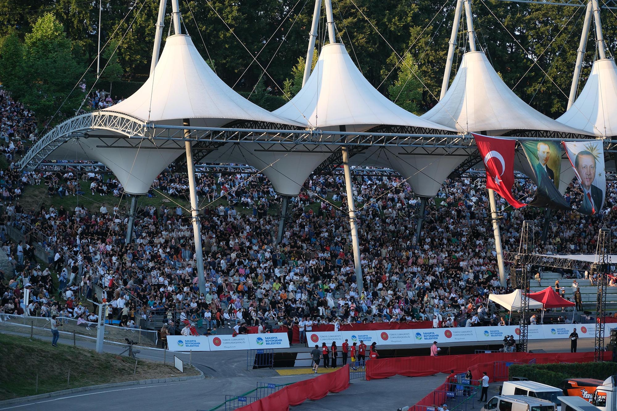 Nefesler tutuldu, binlerce kişi Sakarya’da dünya şampiyonası heyecanını yaşadı