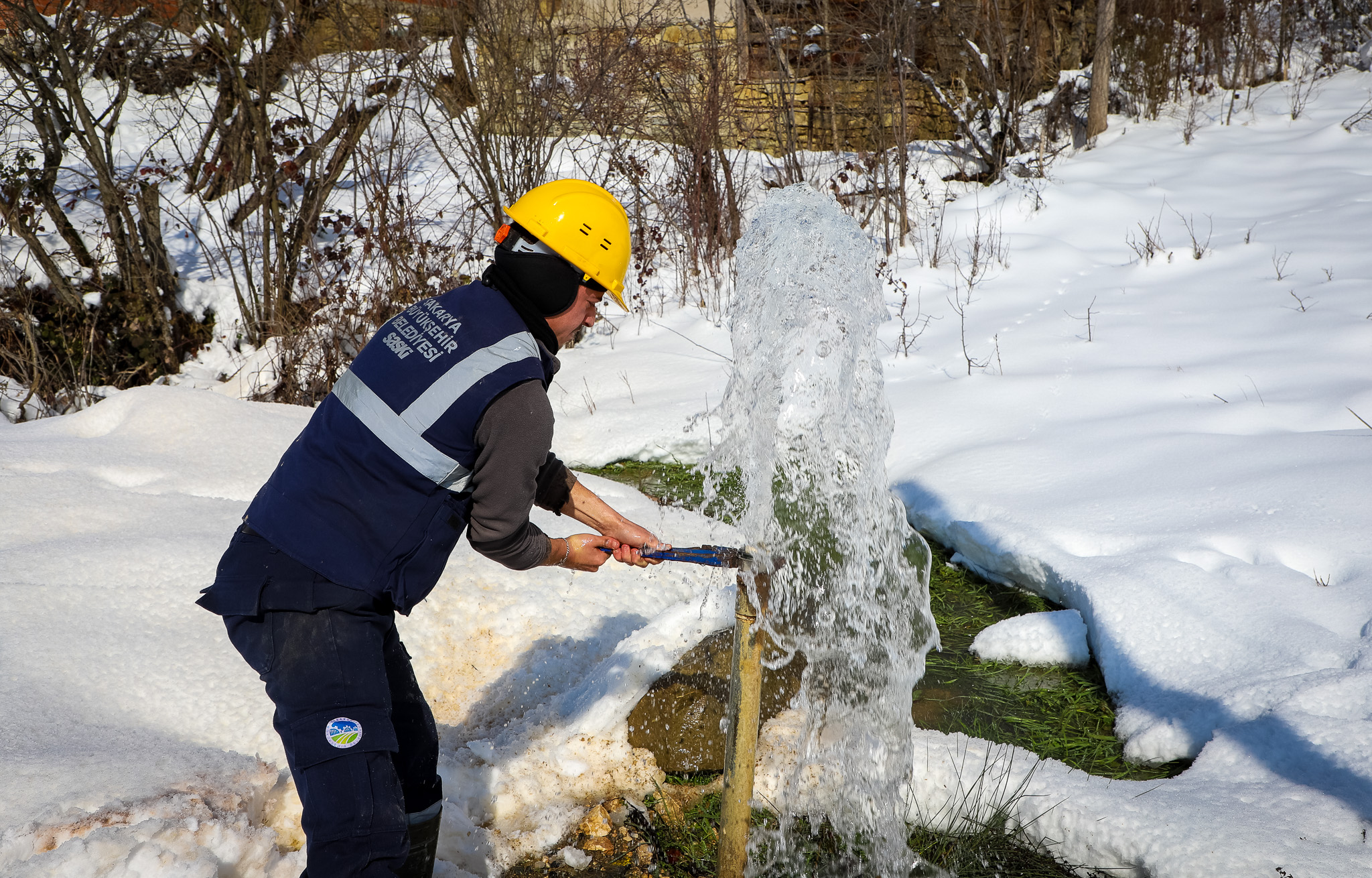 Güçlü altyapı için her türlü şart ve koşulda sahadalar