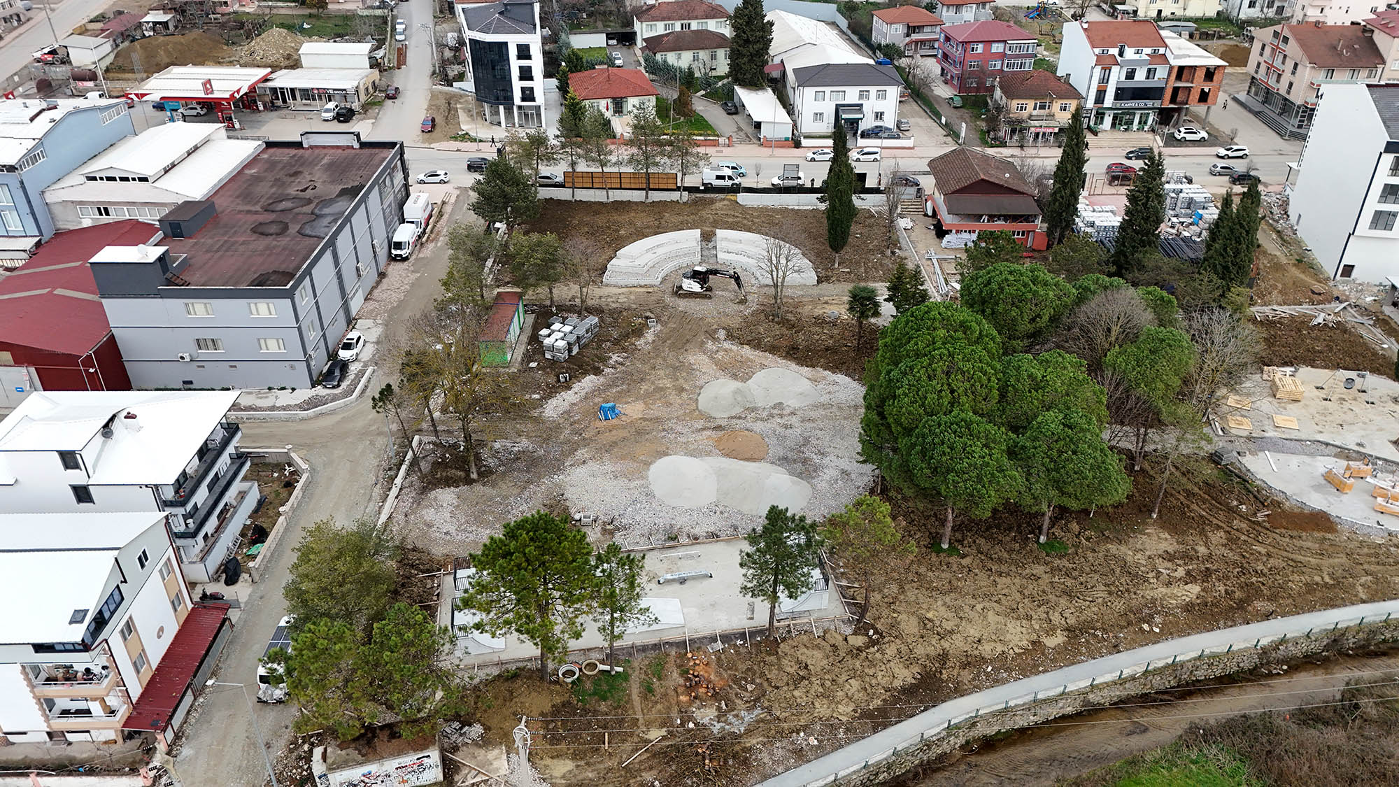 Kaynarca’nın yeni yaşam alanı olacak proje hız kazandı: Trambolinler, 3 pota basket sahası ve kaykay pisti…