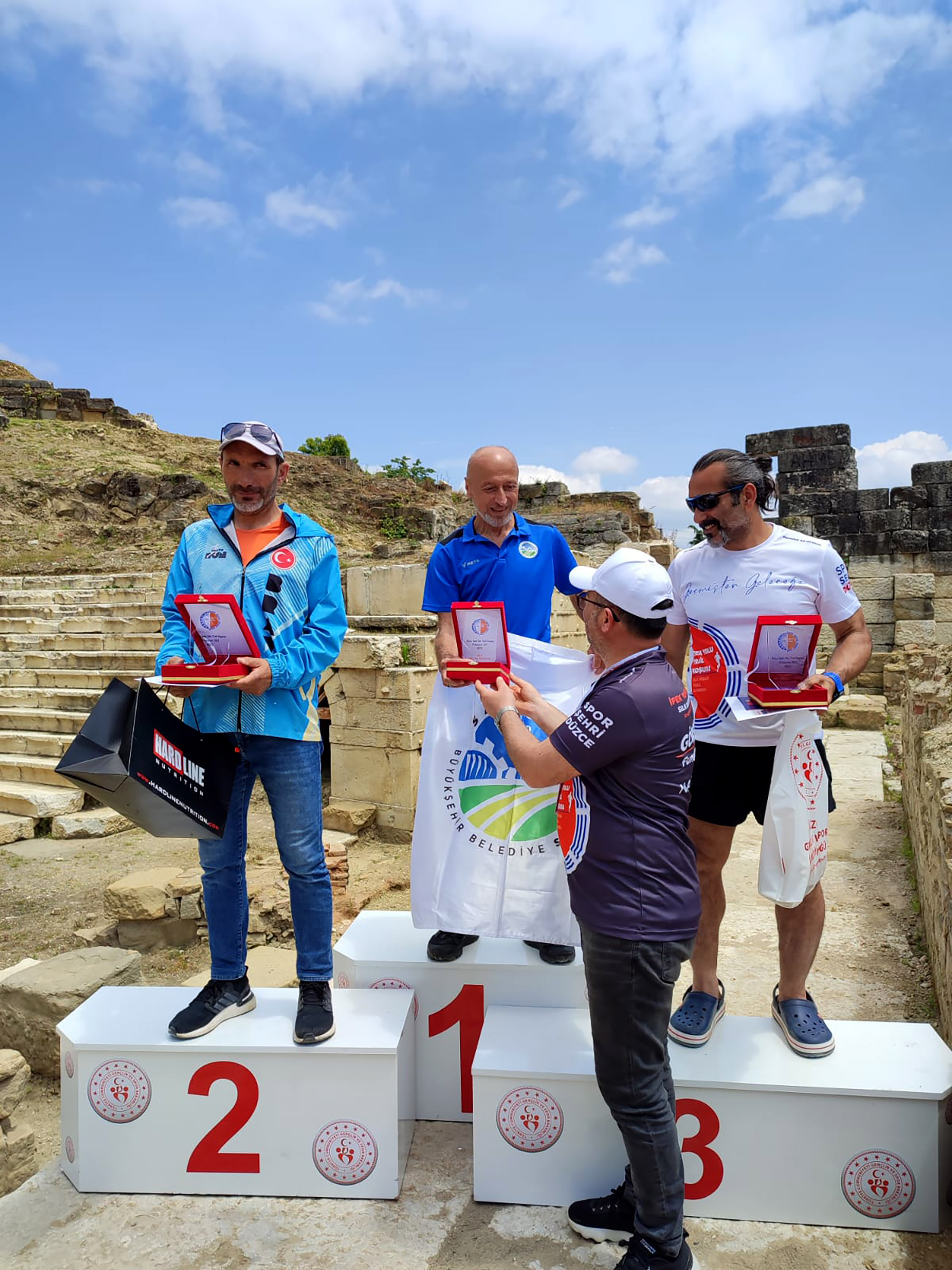 Büyükşehir sporcusundan gençlere taş çıkartacak performans