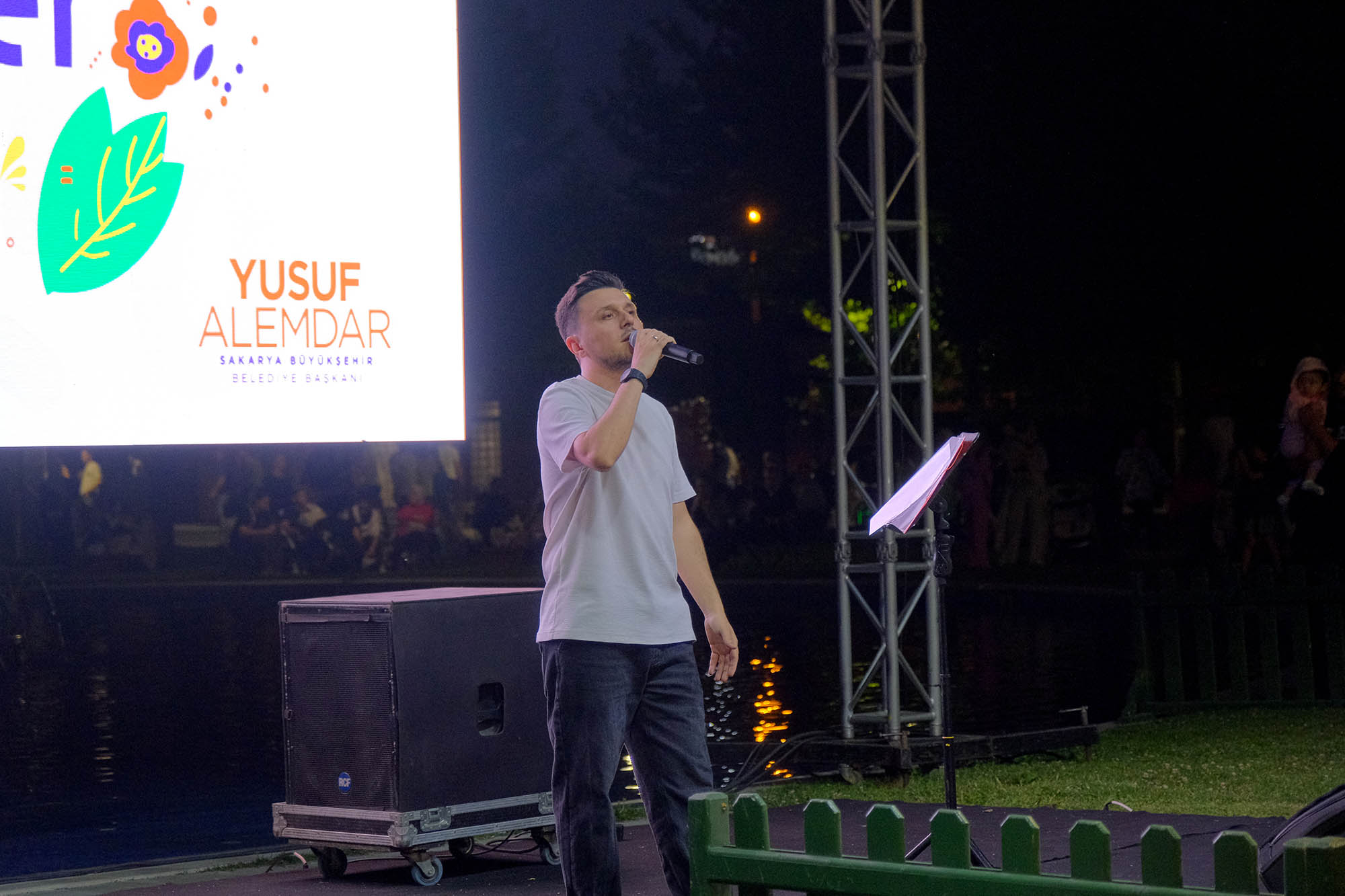 Büyükşehir’in ‘Yaz Seninle Güzel’ konser rüzgarında Emir Şamur coşkusu