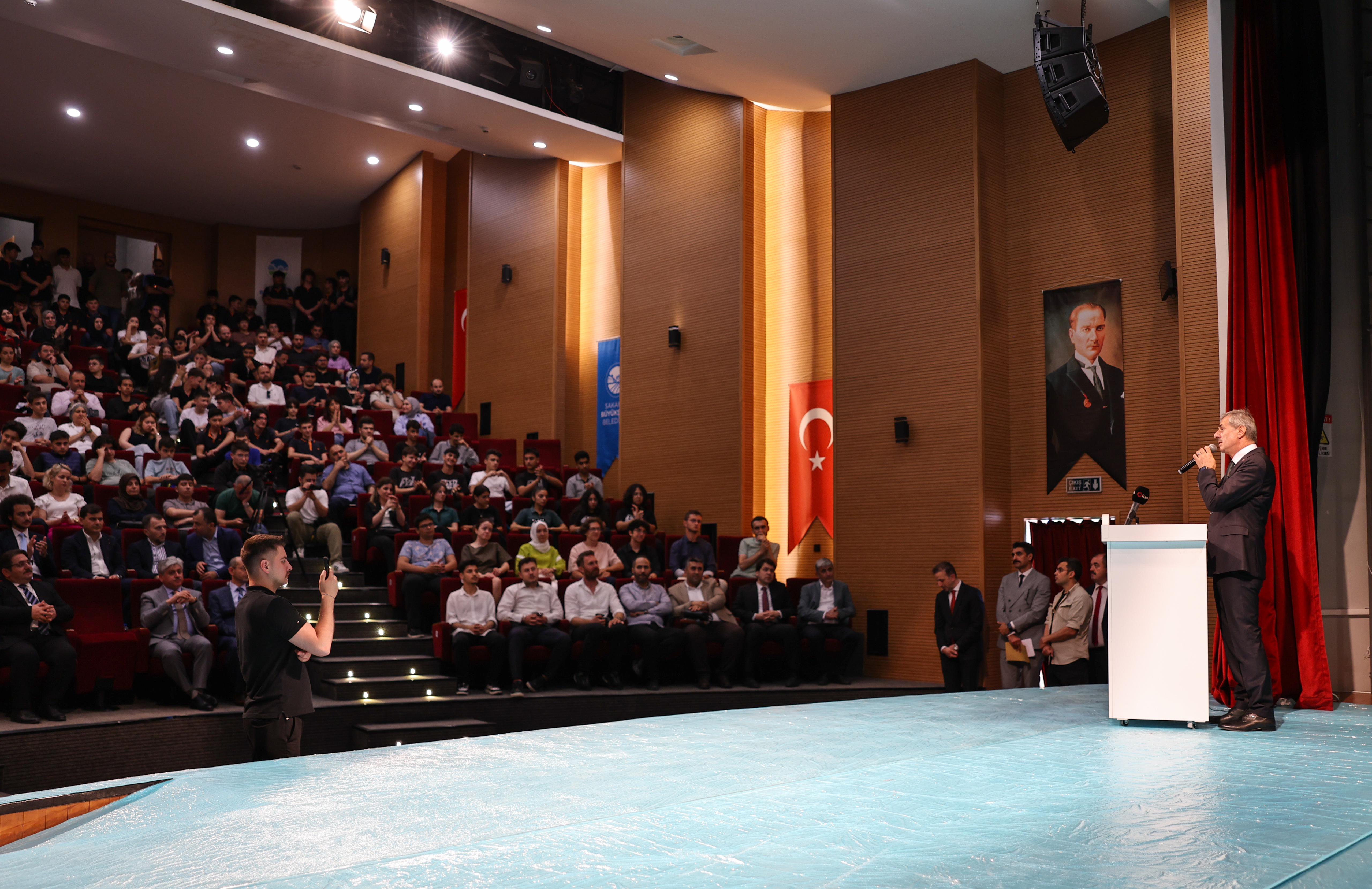 “Takip eden değil, tasarlayan, üreten, yön veren bir gençliğimiz var”