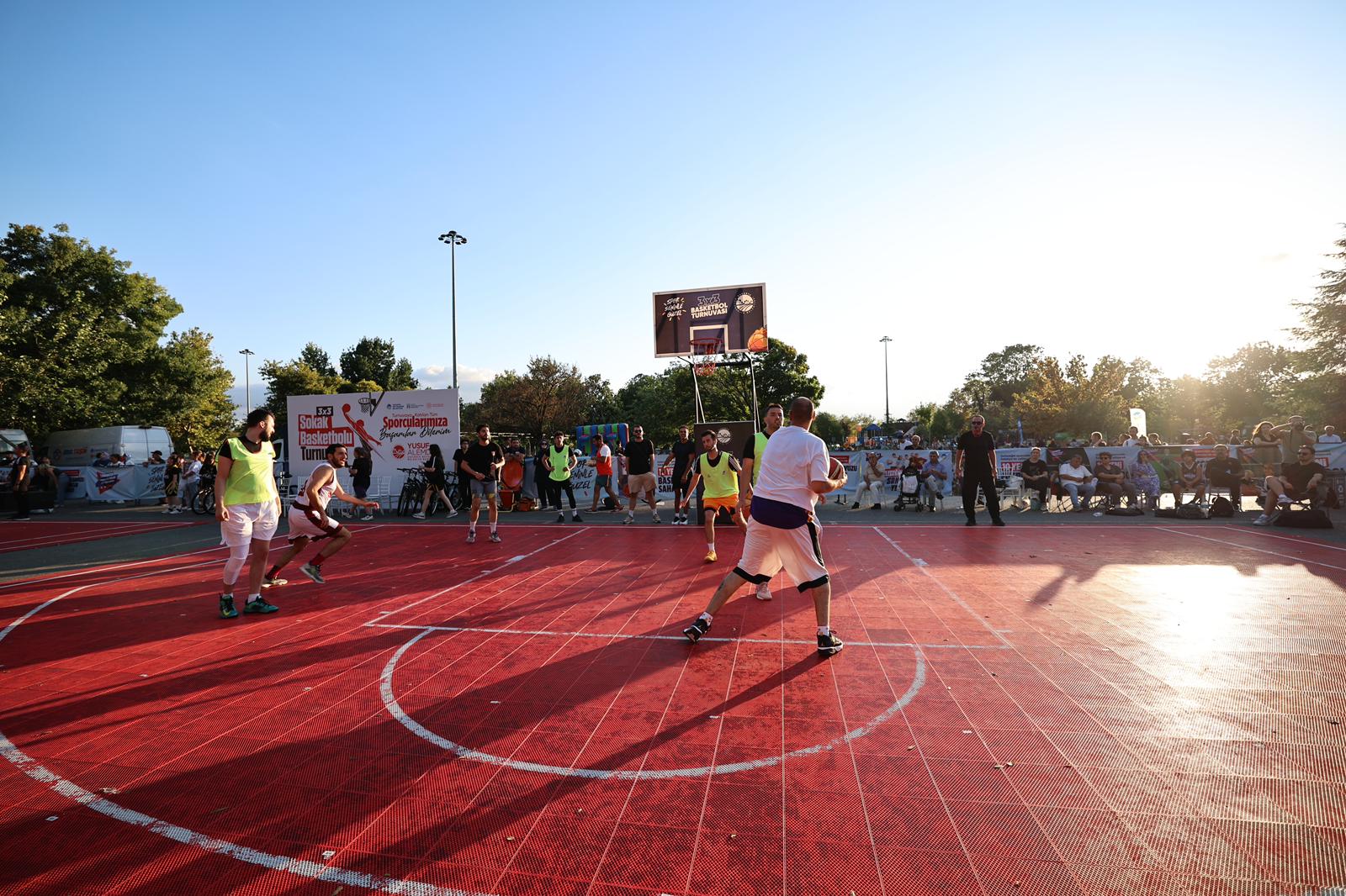 Sokakta basketbol şöleni: Tribünler doldu, heyecan zirve yaptı