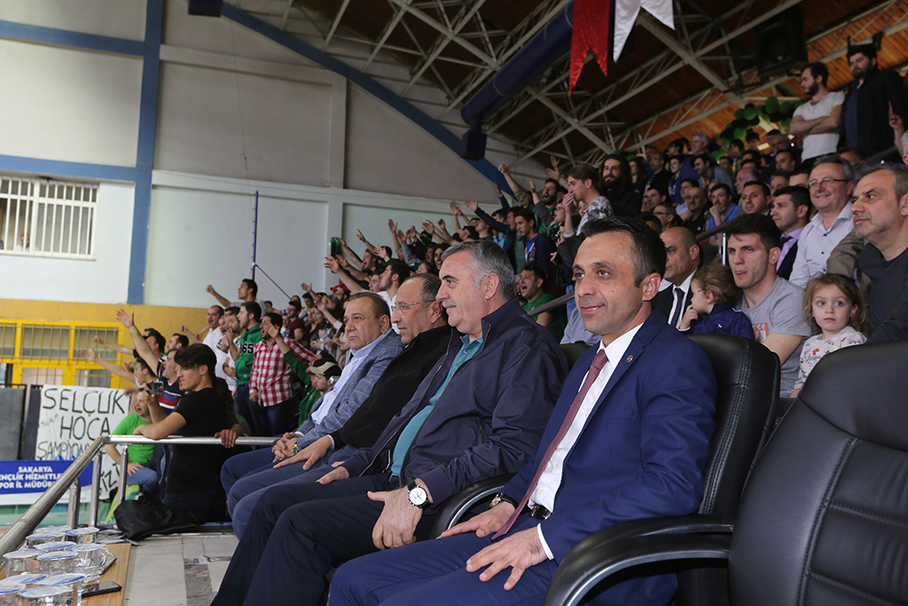 Dev Adamlar seriye galibiyetle başladı