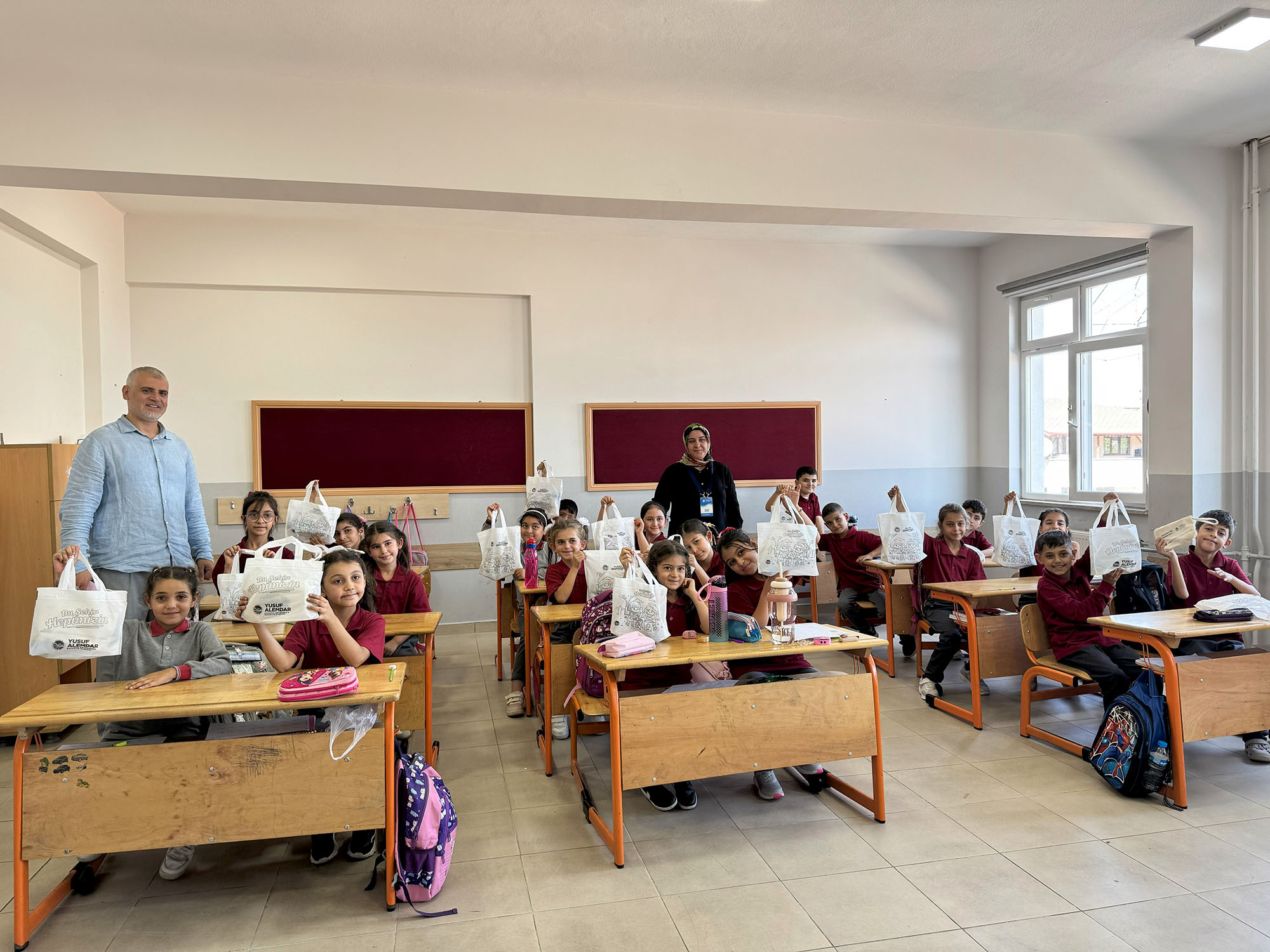 Büyükşehir okulun ilk haftasında minikleri yalnız bırakmadı