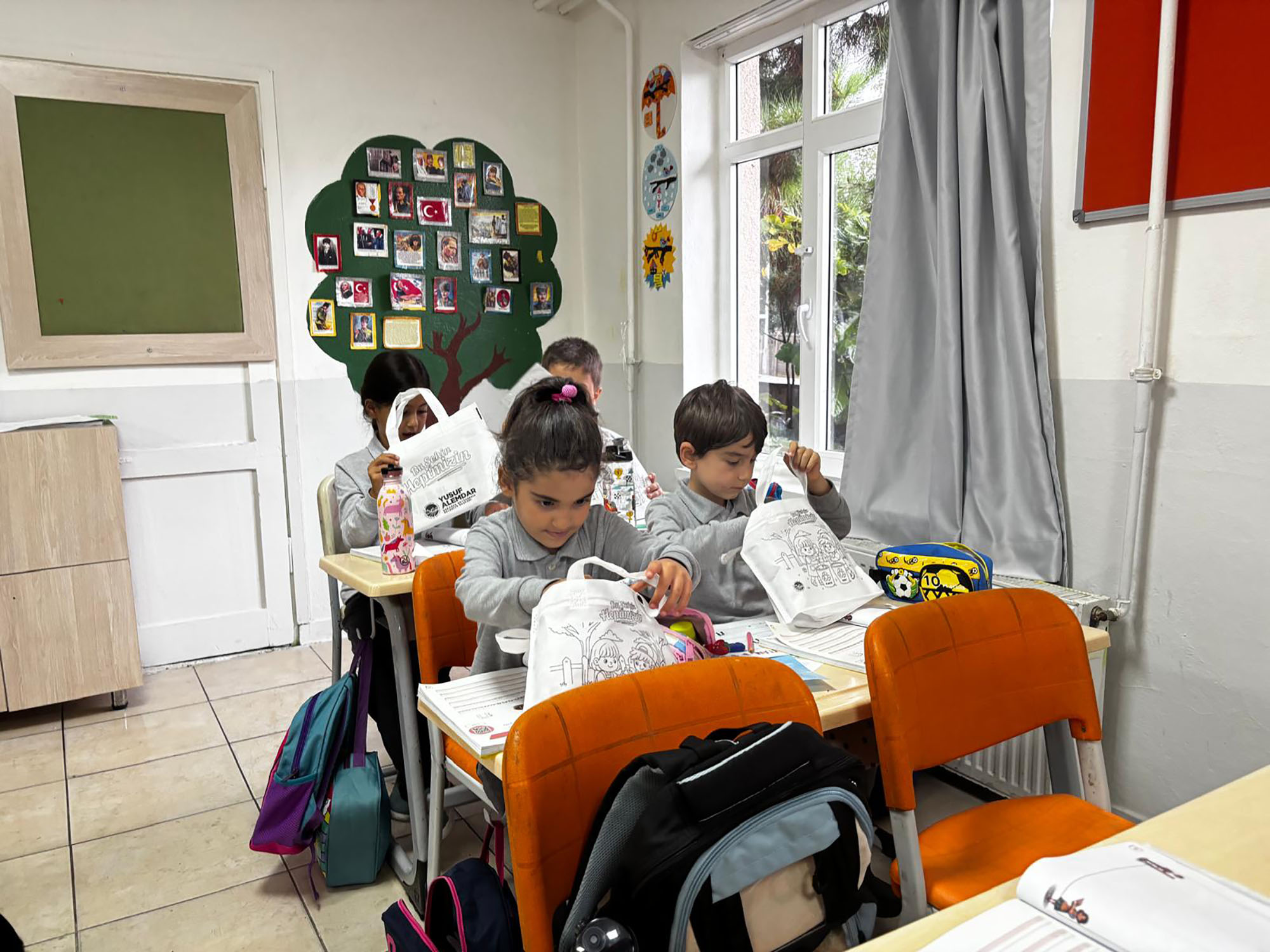Büyükşehir kırsaldaki öğrencilerin okul heyecanına ortak oldu