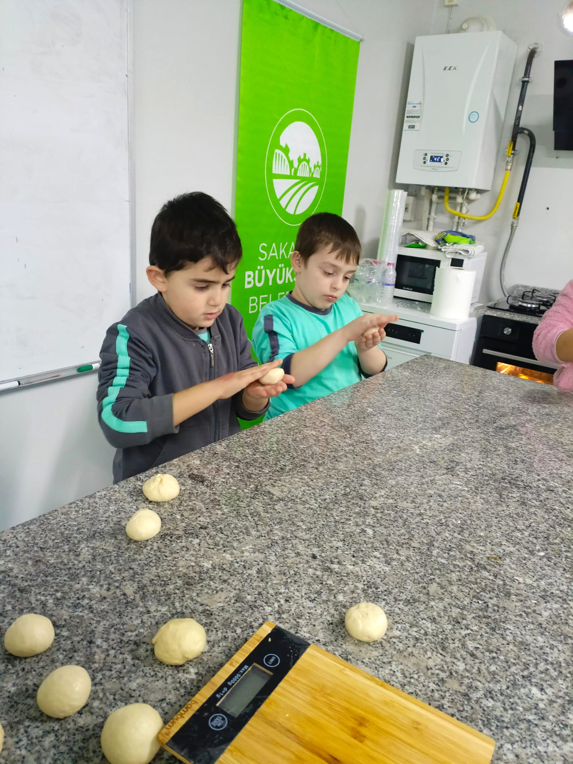 SAMEK’te minik eller mutfağa, gençler seramiğe dokundu