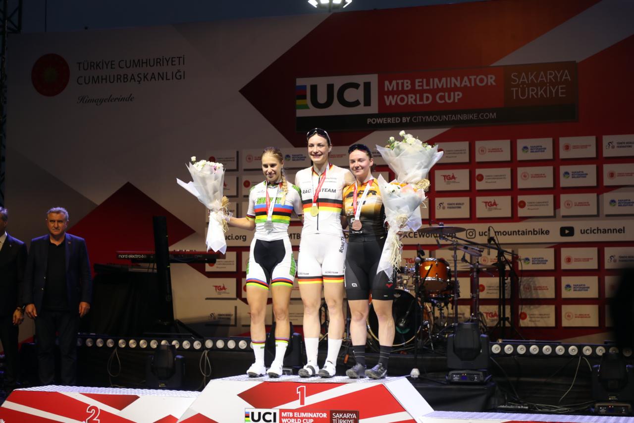 Şampiyon pedallar MTB Dünya Kupası’nda nefes kesti