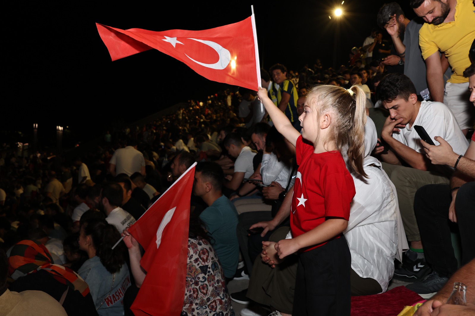 Binlerce Sakaryalı Milli Takım için tek yürek oldu: Millet Bahçesi’nde tarihi gece