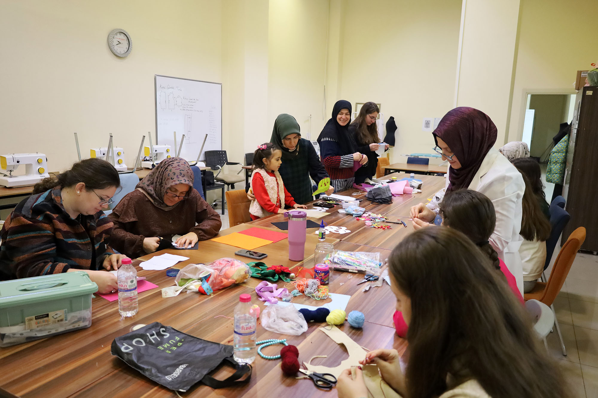 Ara tatilin en renkli programı: Anne ve çocuklar SAMEK’te birlikte üretti