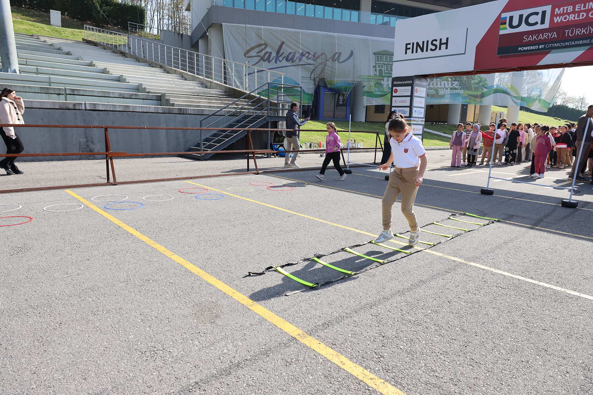 Minikler Ayçiçek Vadisi’nde dolu dolu bir gün yaşadı